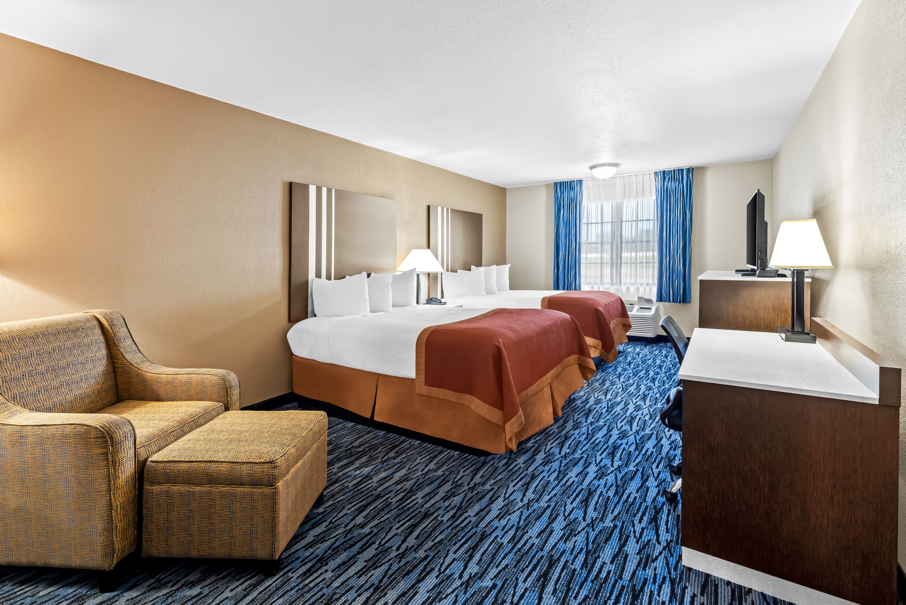 Double bed guest room at the Baymont by Wyndham Port Arthur/Groves Area in Port Arthur, Texas