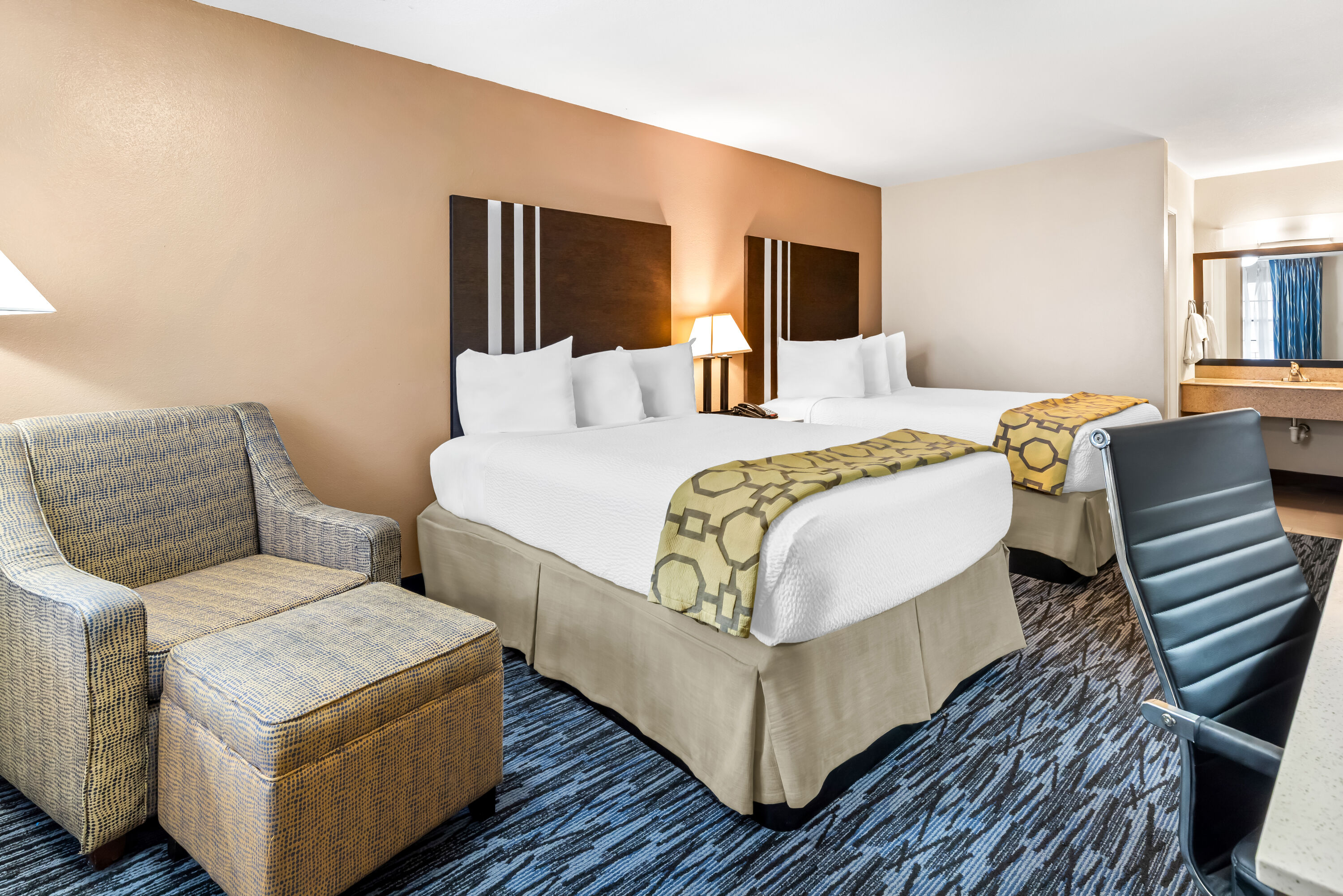 Double bed guest room at the Baymont by Wyndham Port Arthur/Groves Area in Port Arthur, Texas