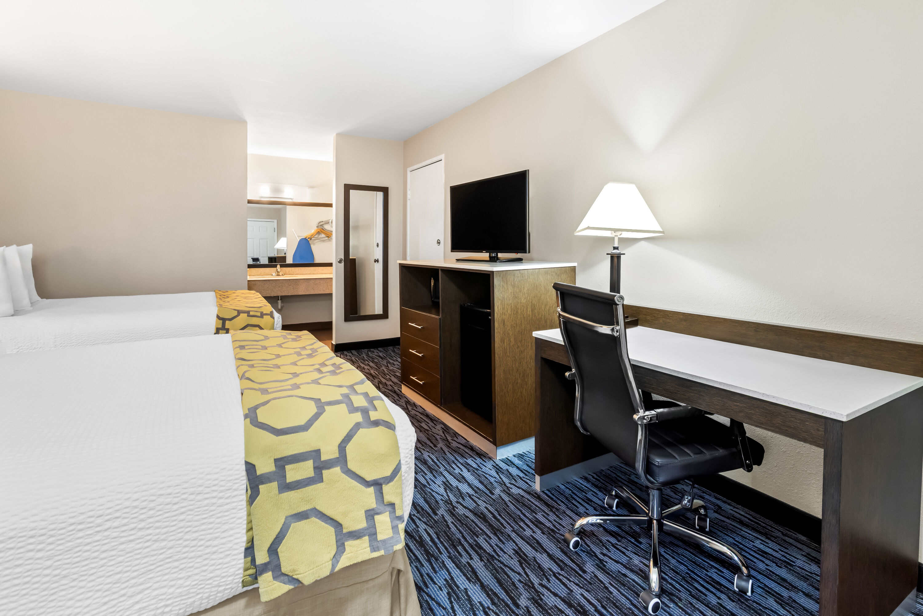 Double bed guest room at the Baymont by Wyndham Port Arthur/Groves Area in Port Arthur, Texas