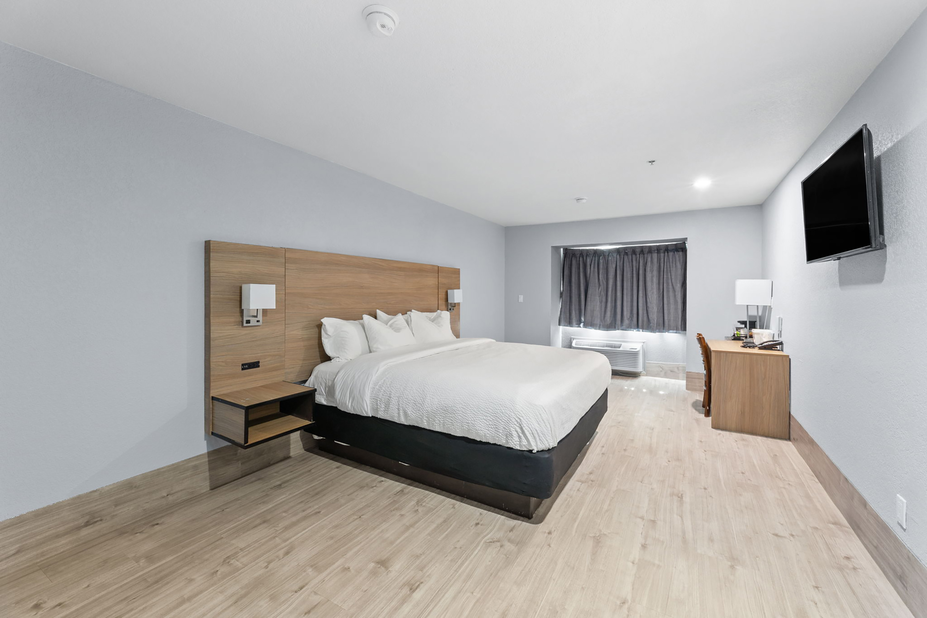 Guest room at the Baymont by Wyndham San Antonio Downtown in San Antonio, Texas