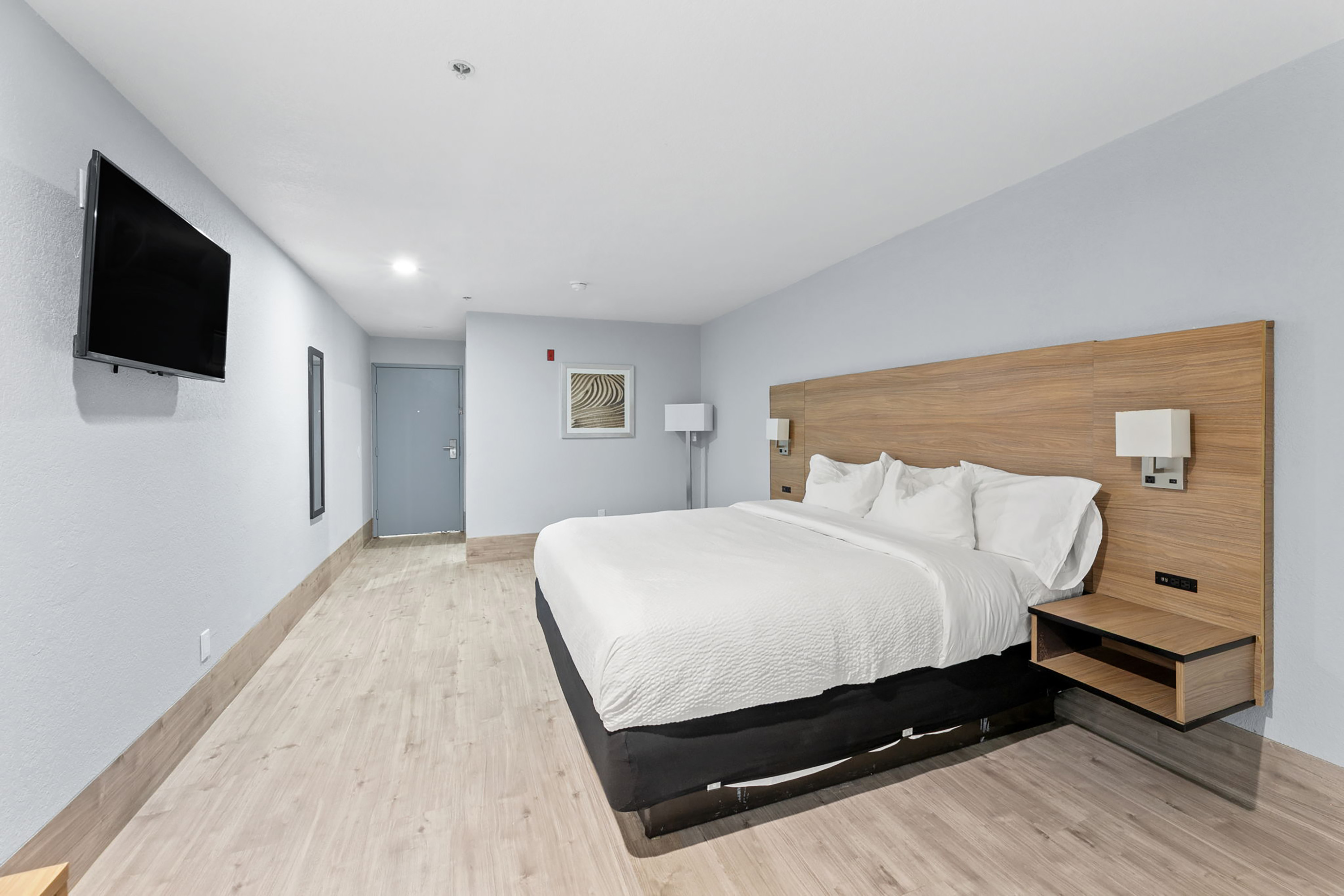 Guest room at the Baymont by Wyndham San Antonio Downtown in San Antonio, Texas