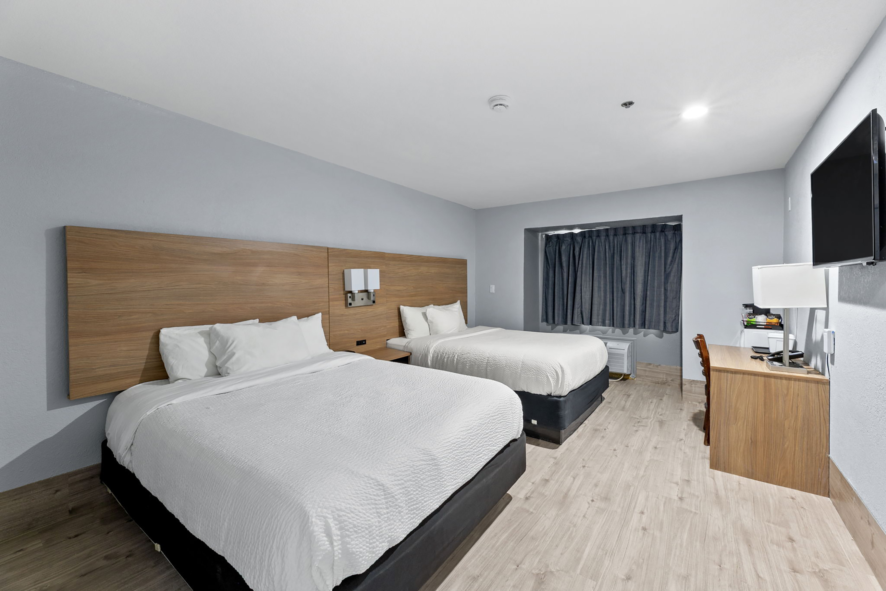 Guest room at the Baymont by Wyndham San Antonio Downtown in San Antonio, Texas