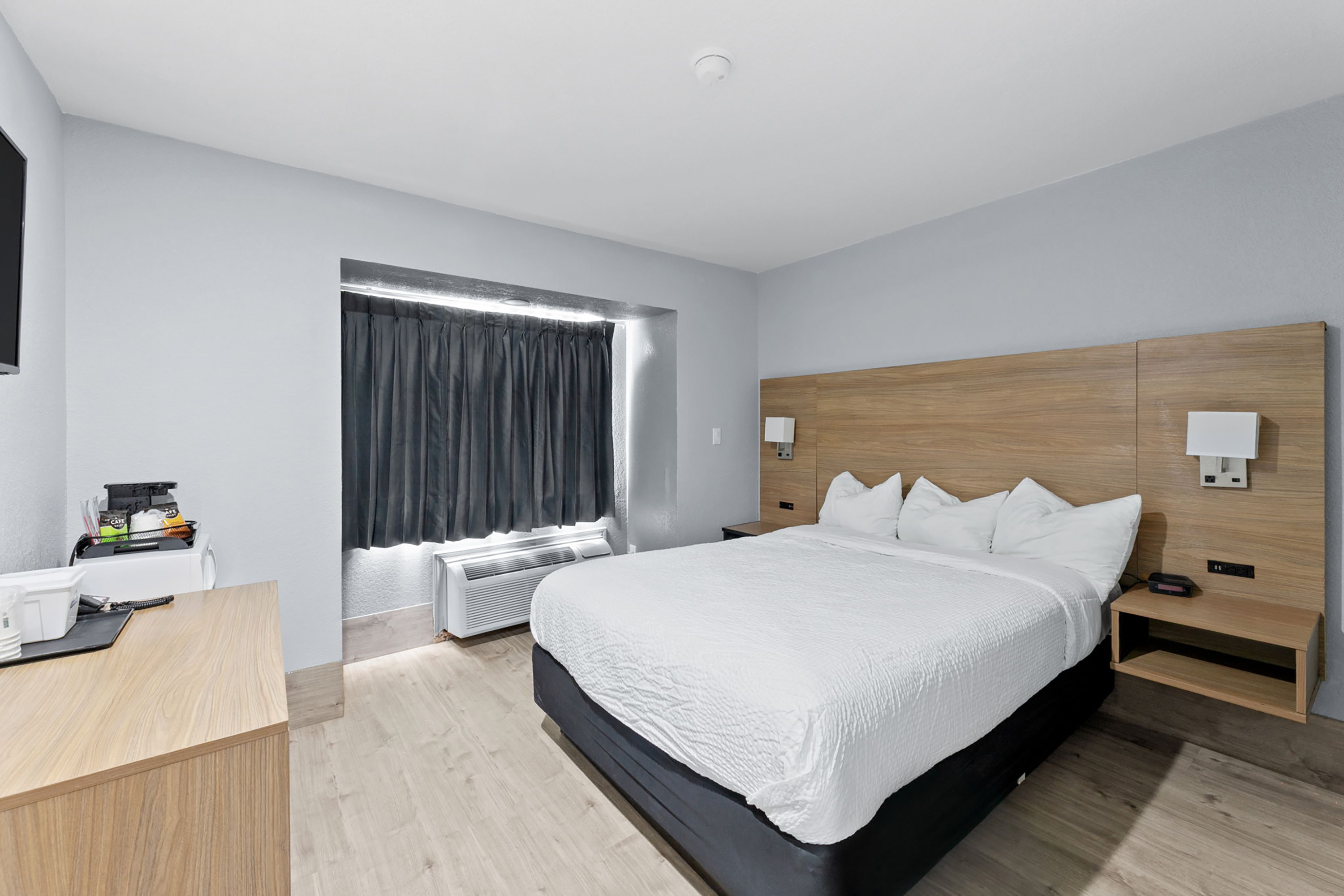 Guest room at the Baymont by Wyndham San Antonio Downtown in San Antonio, Texas