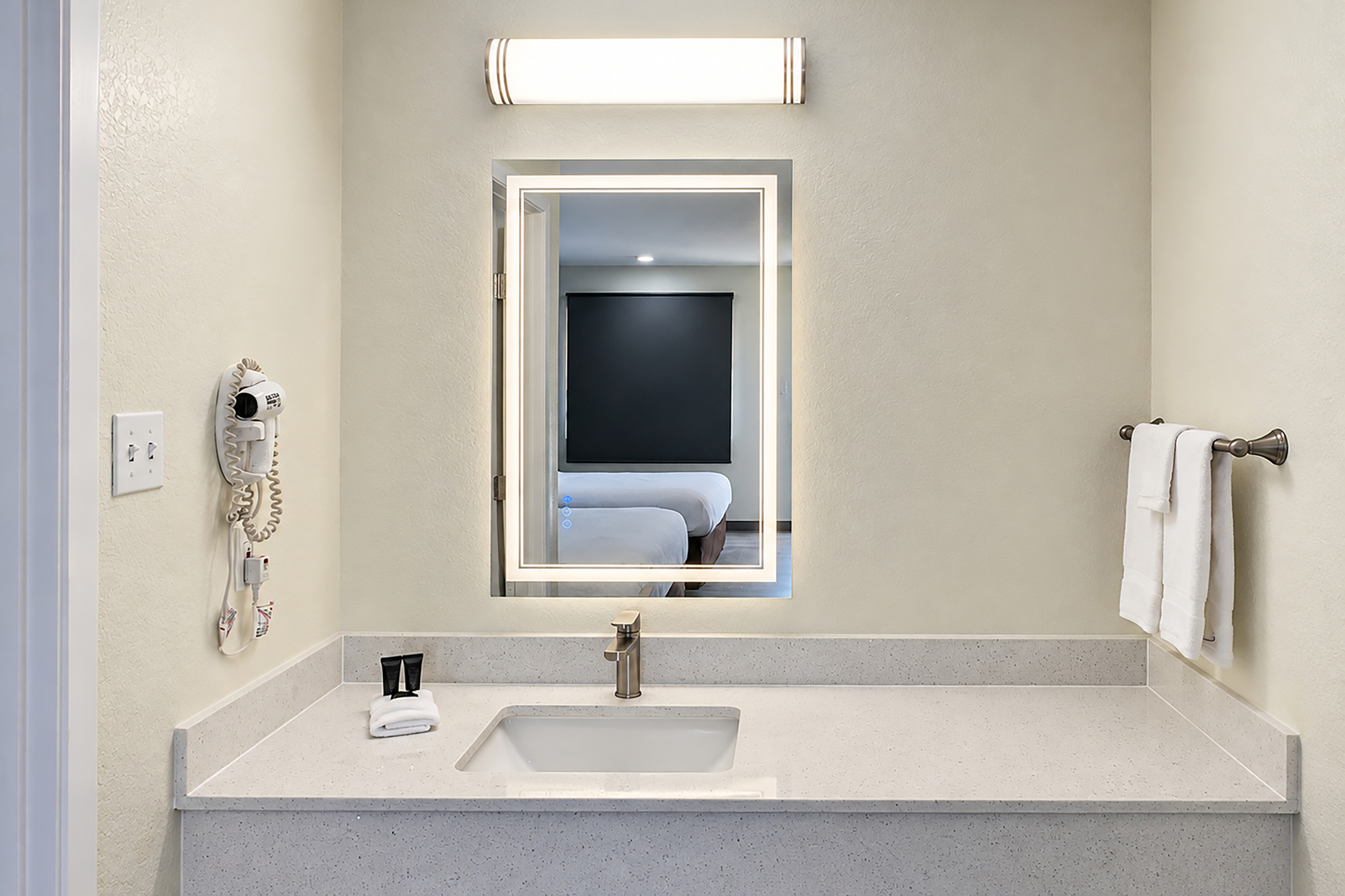 Guest room bath at the Baymont by Wyndham San Antonio Northeast in San Antonio, Texas