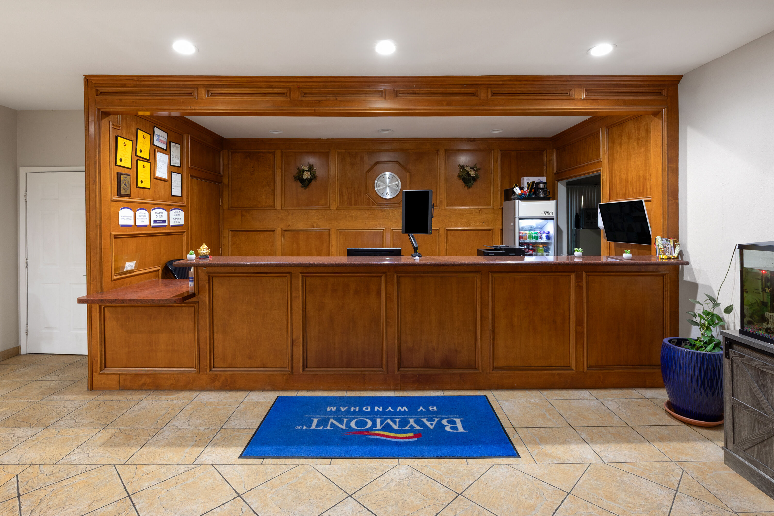 Baymont by Wyndham Texas City reception in Texas City, Texas