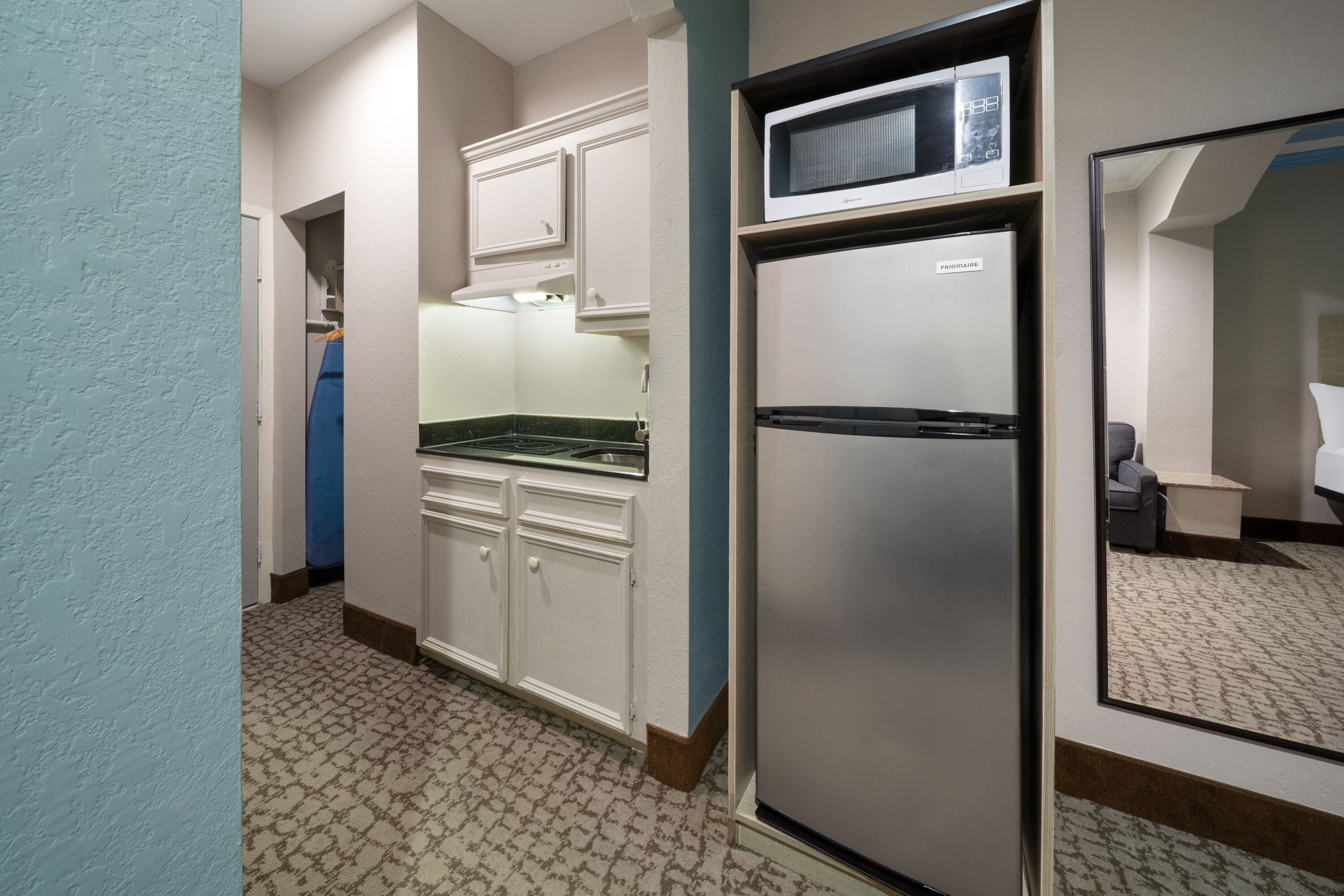 Baymont by Wyndham Texas City suite in Texas City, Texas