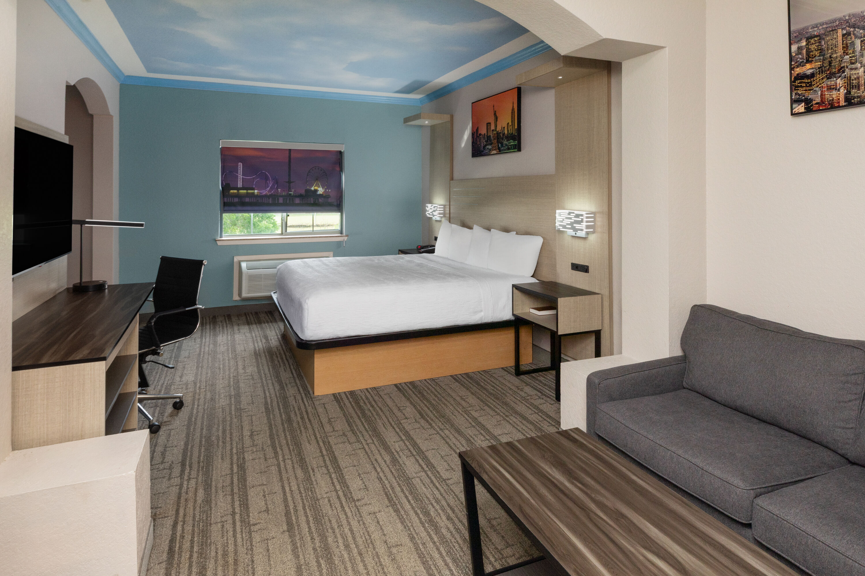 Baymont by Wyndham Texas City suite in Texas City, Texas