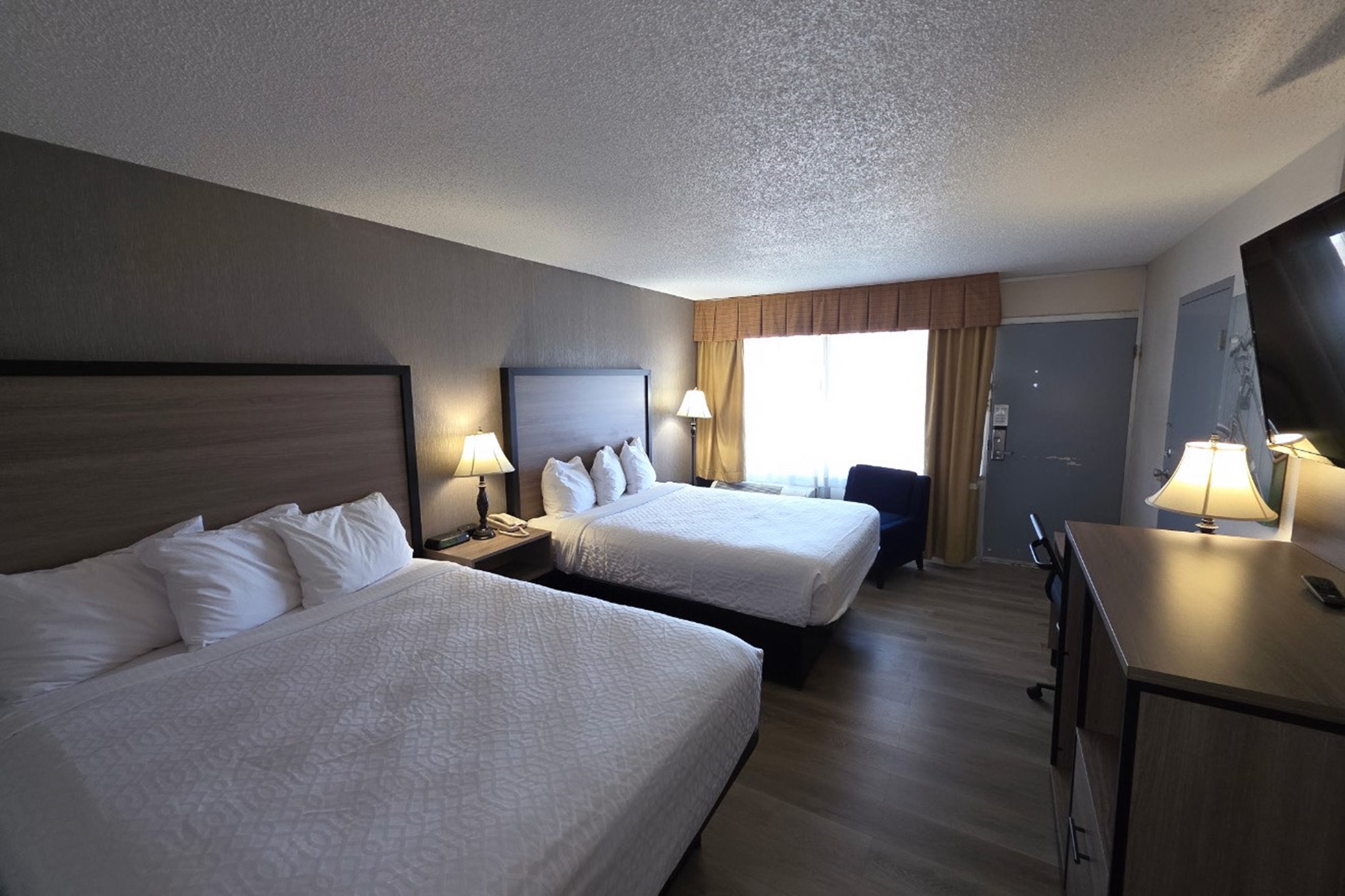 Guest room at the Baymont by Wyndham Culpeper in Culpeper, Virginia
