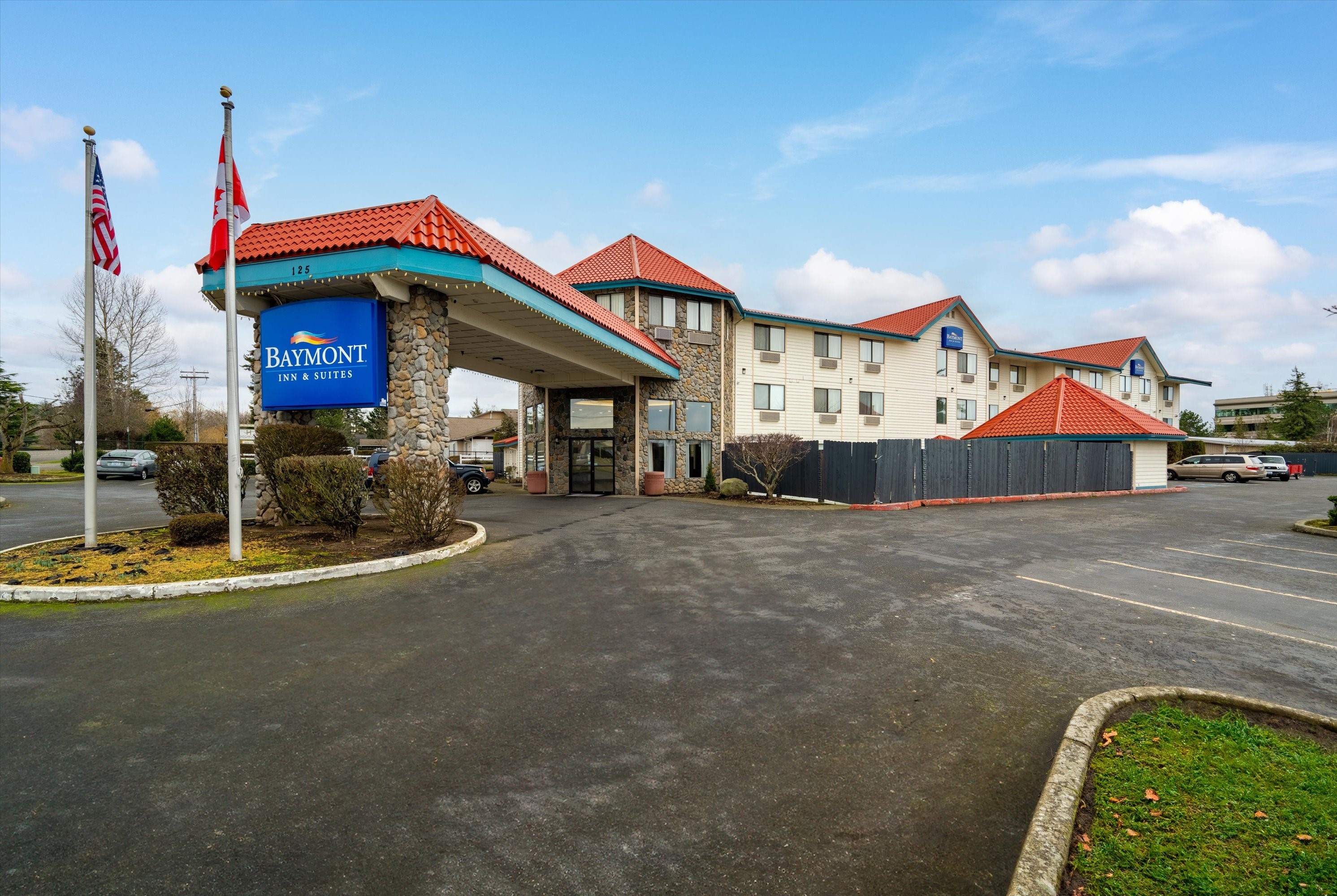 Exterior of Baymont by Wyndham Bellingham hotel in Bellingham, Washington