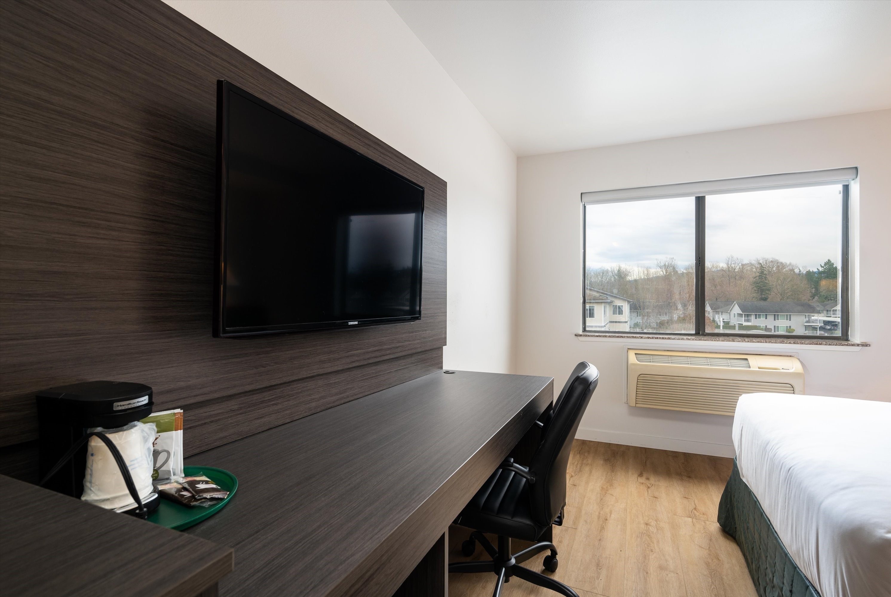 Guest room at the Baymont by Wyndham Bellingham in Bellingham, Washington