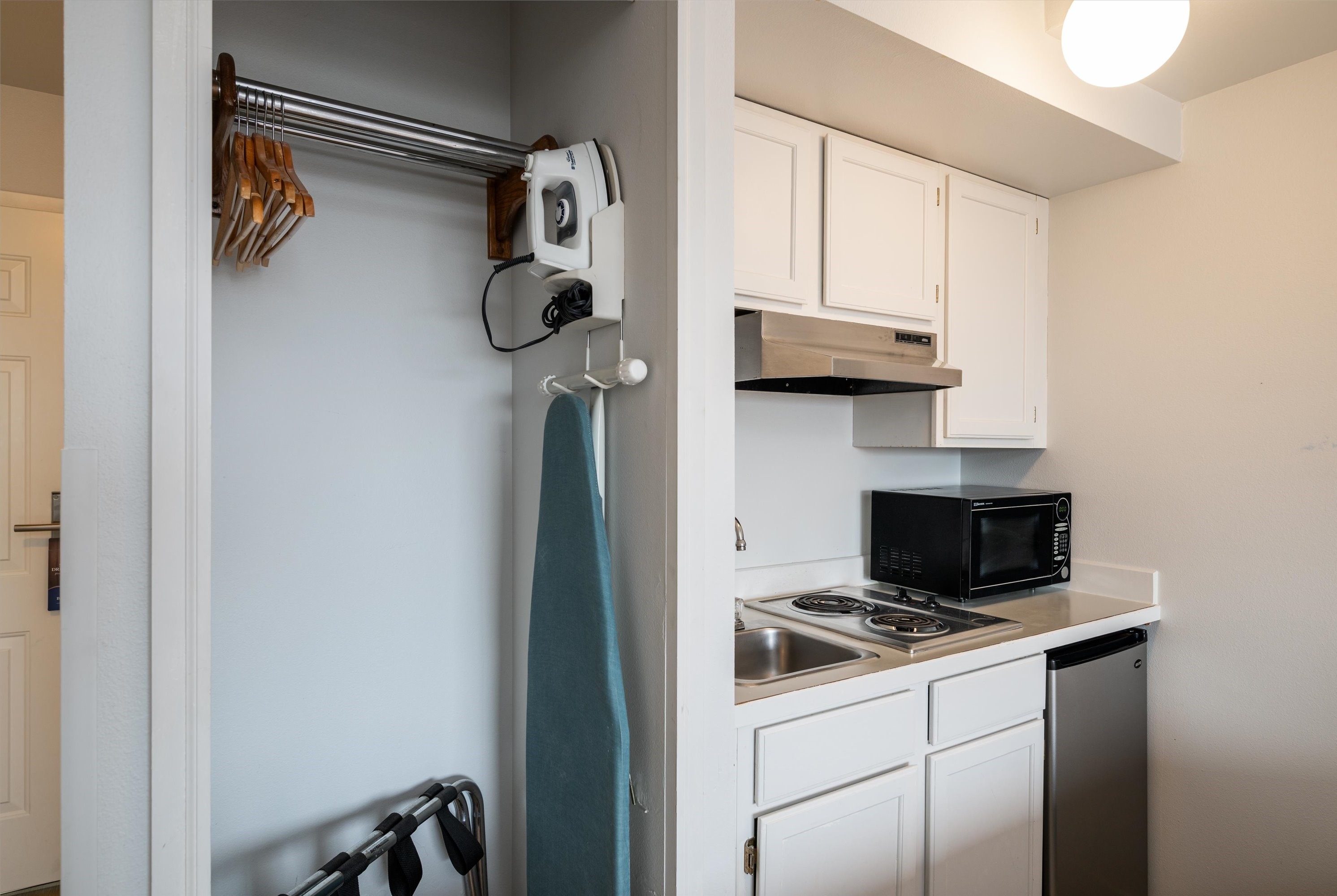 Guest room at the Baymont by Wyndham Bellingham in Bellingham, Washington