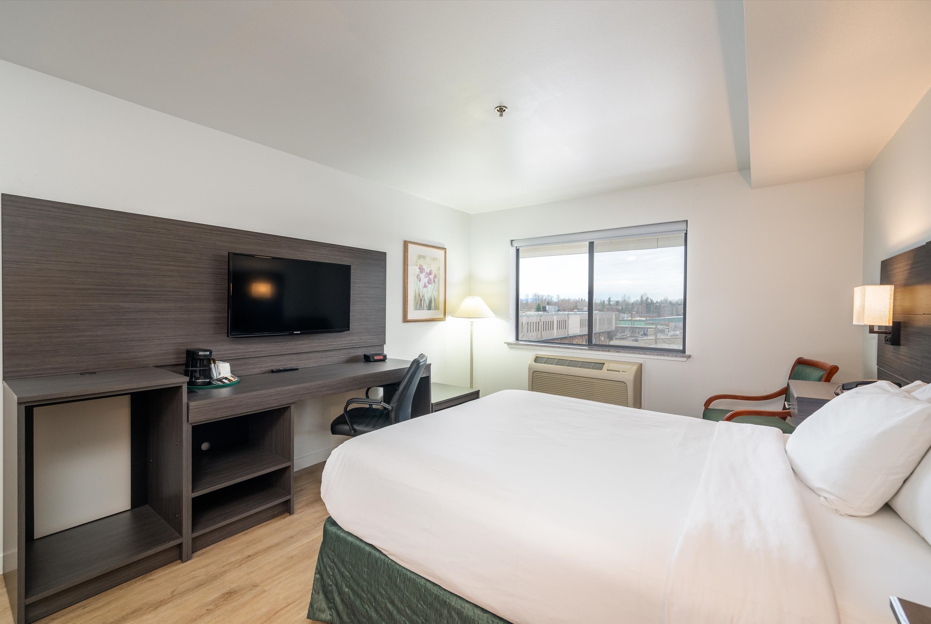 Guest room at the Baymont by Wyndham Bellingham in Bellingham, Washington