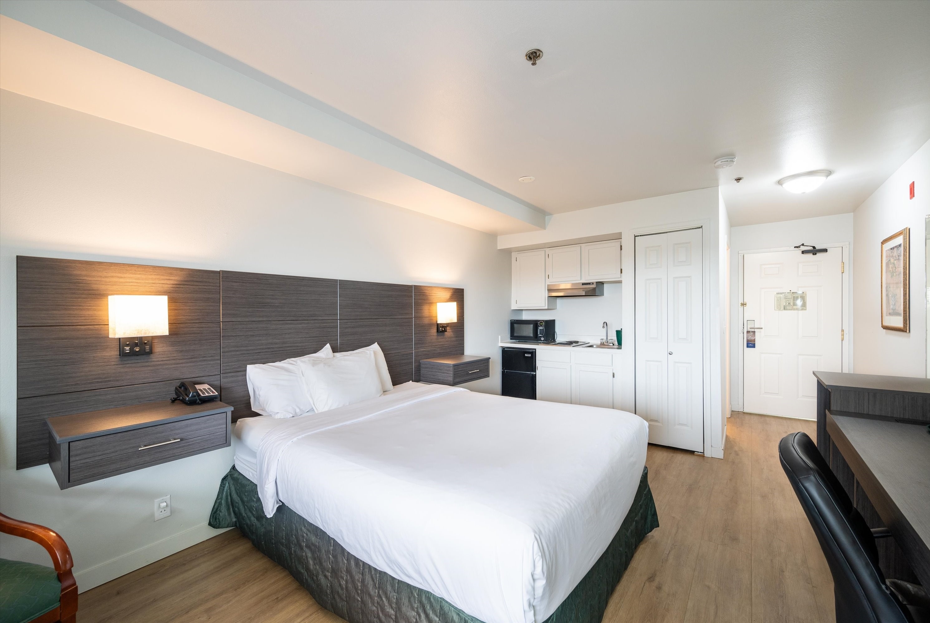 Guest room at the Baymont by Wyndham Bellingham in Bellingham, Washington