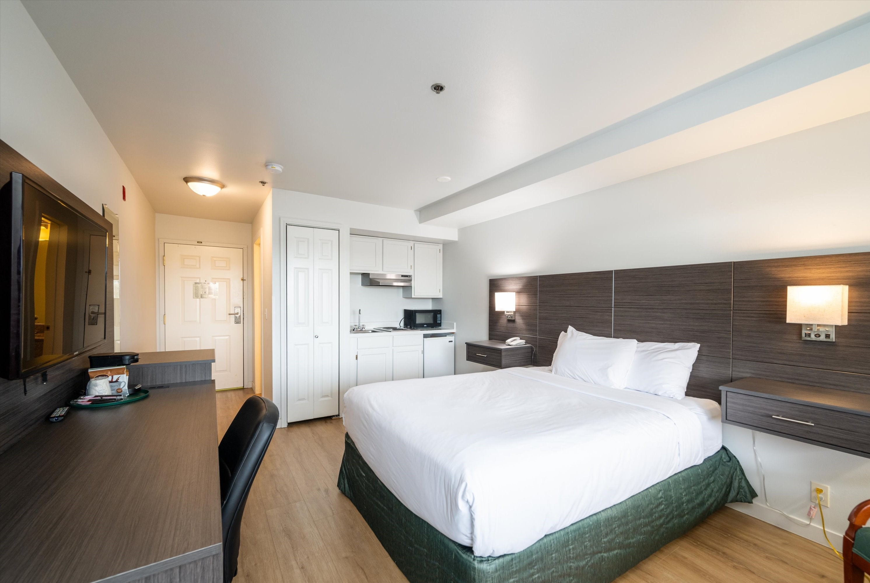 Guest room at the Baymont by Wyndham Bellingham in Bellingham, Washington