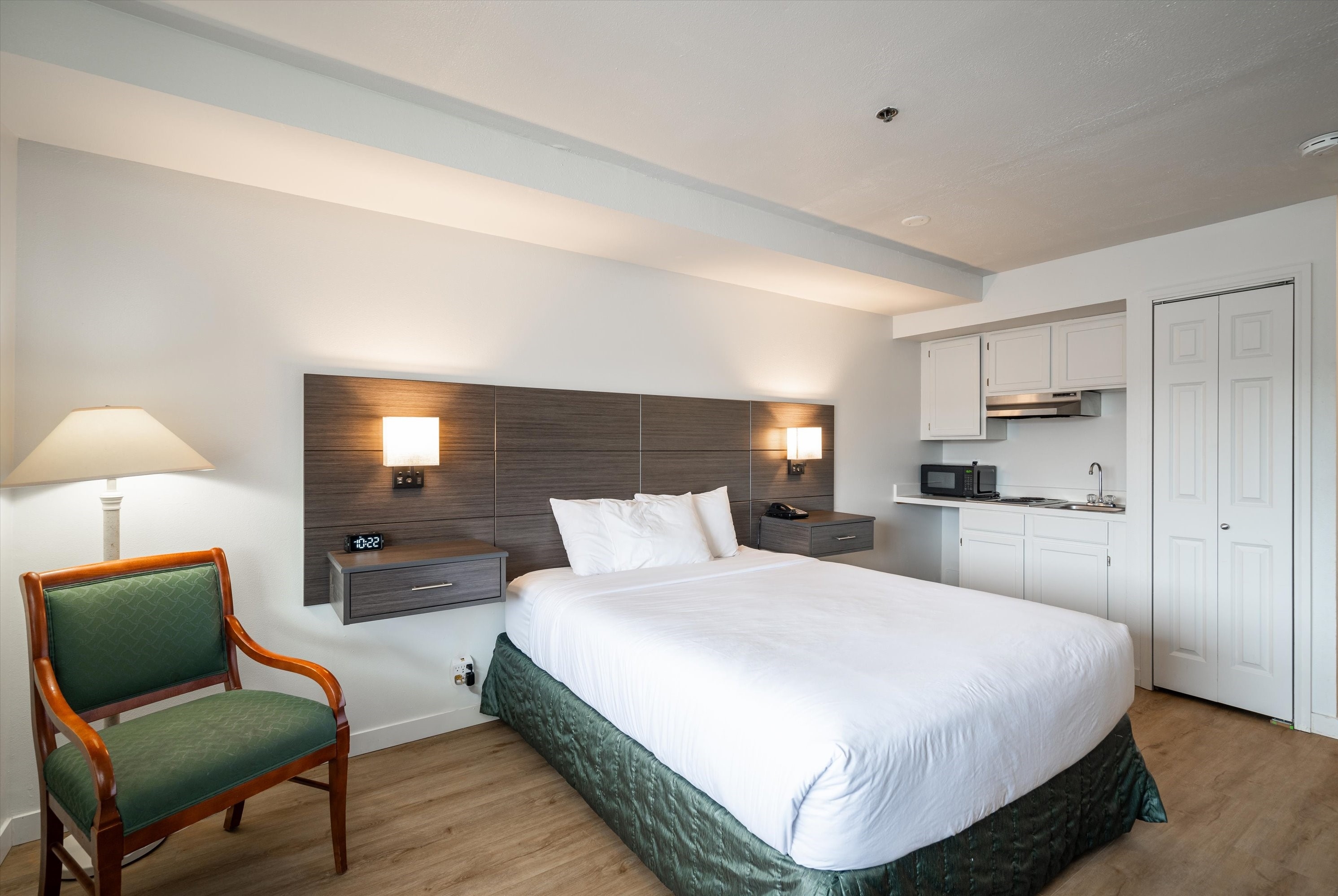 Guest room at the Baymont by Wyndham Bellingham in Bellingham, Washington