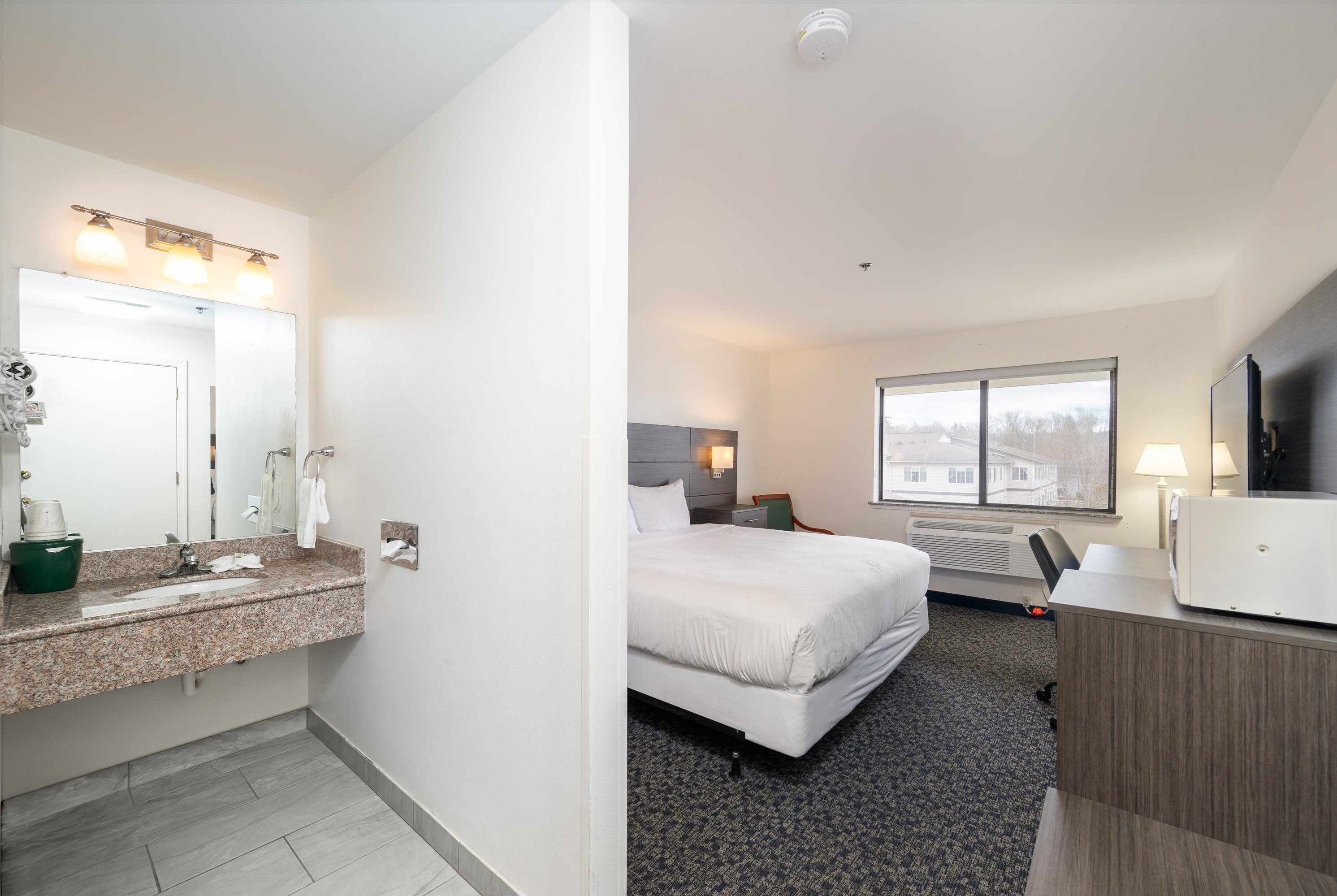 Guest room at the Baymont by Wyndham Bellingham in Bellingham, Washington