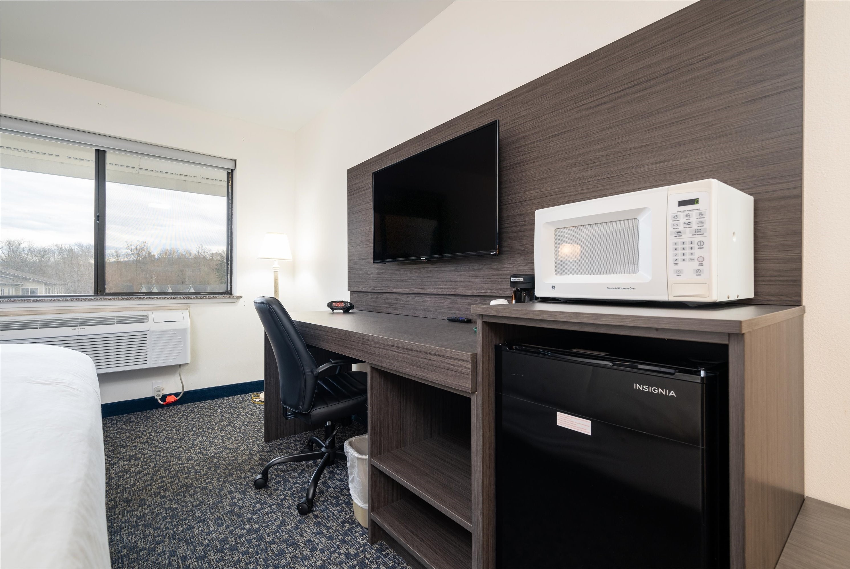 Guest room at the Baymont by Wyndham Bellingham in Bellingham, Washington
