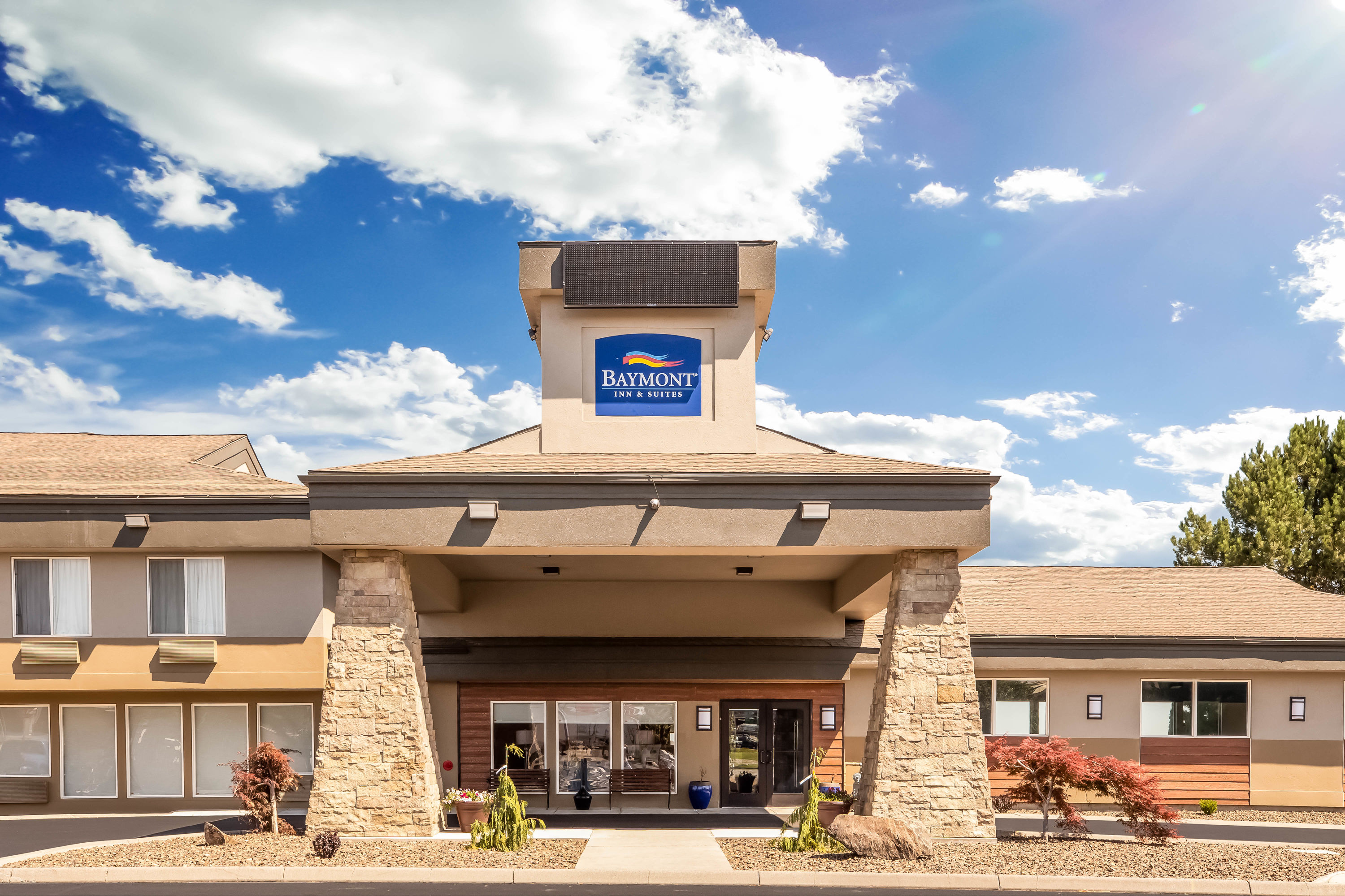 Exterior Day Image of Baymont by Wyndham Tri-Cities/Kennewick WA hotel in Kennewick, Washington