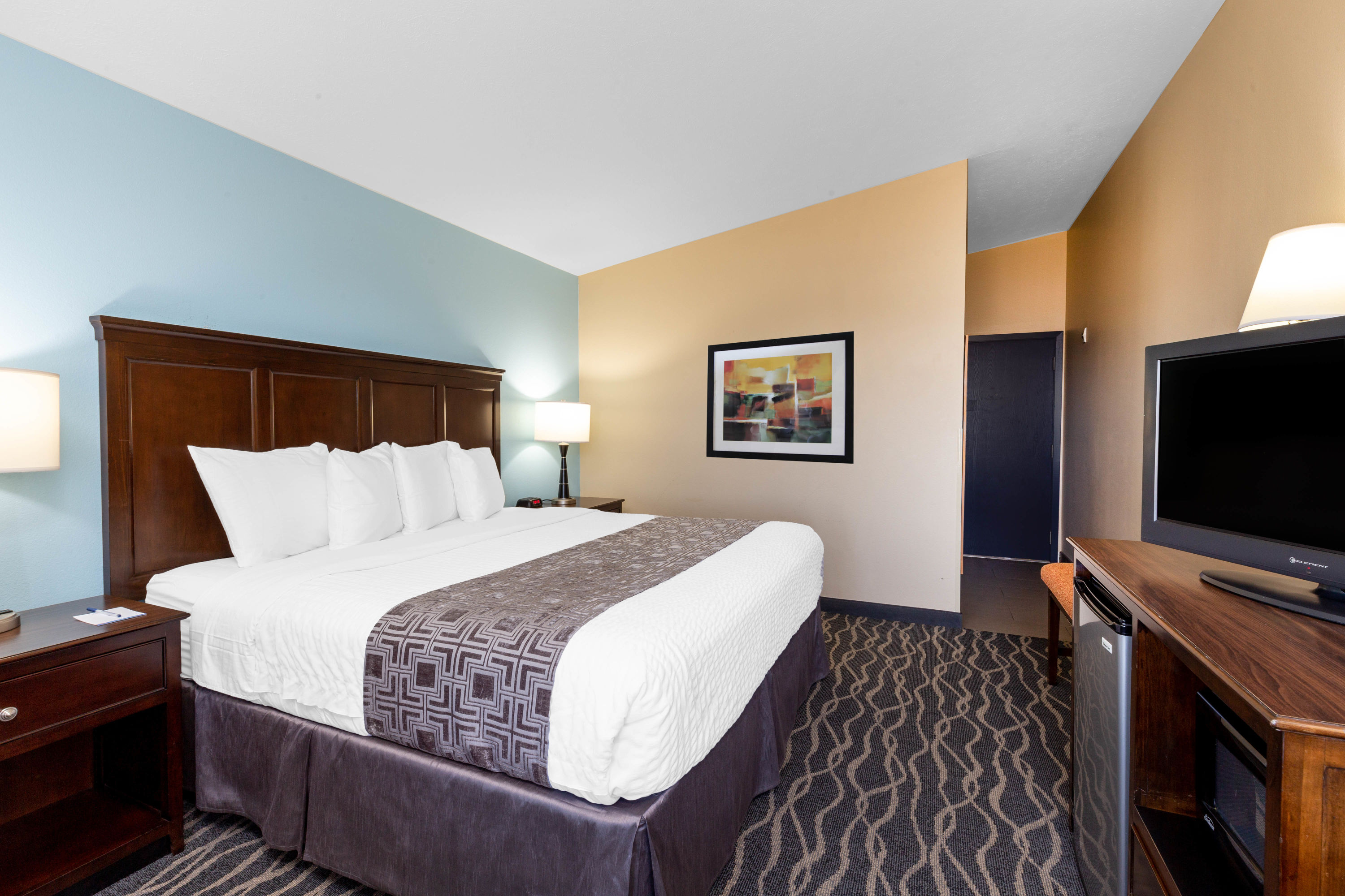 Guest room at the Baymont by Wyndham Tri-Cities/Kennewick WA in Kennewick, Washington