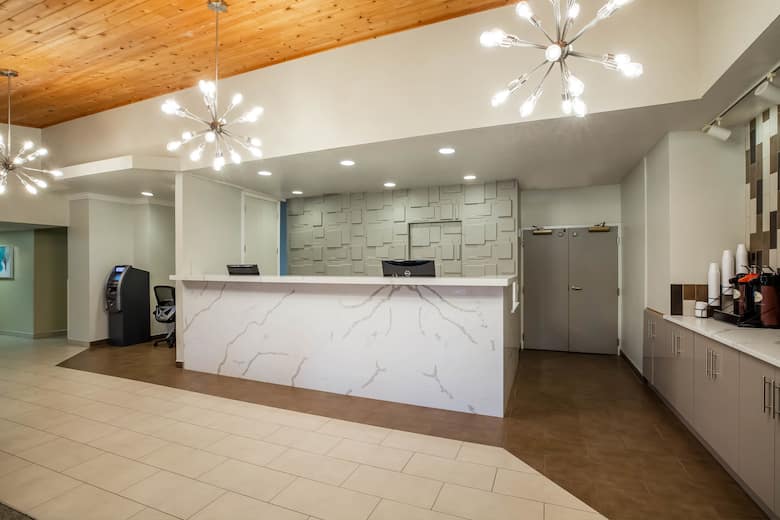Baymont Inn & Suites Tri-Cities/Kennewick WA hotel lobby in Kennewick, Washington