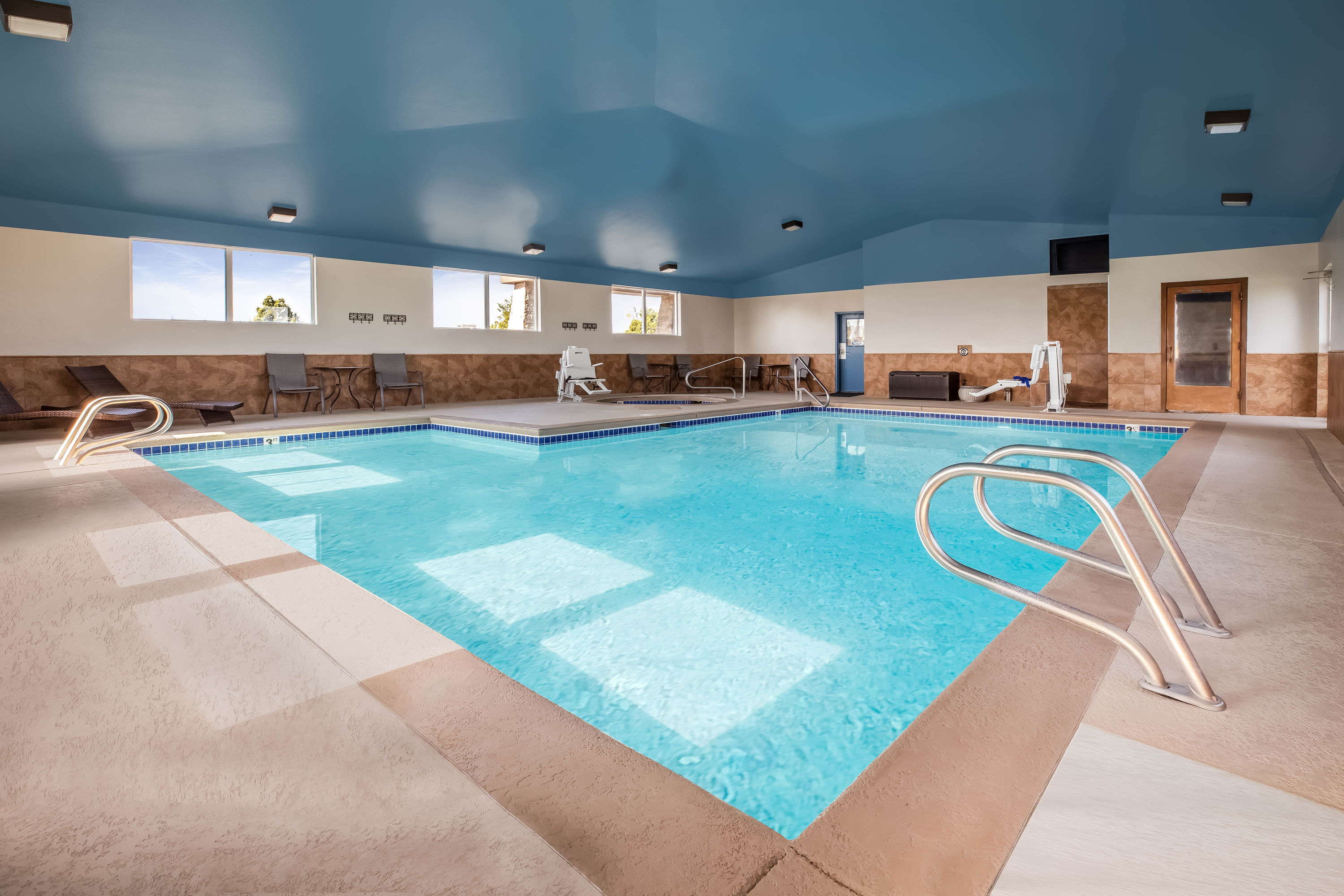 hotels in richland wa with indoor pool