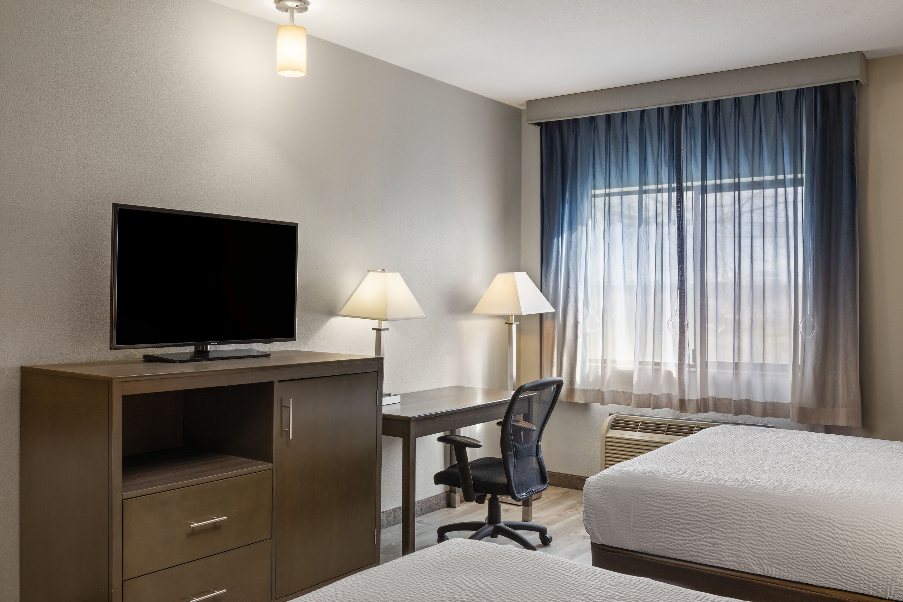 Guest room at the Baymont by Wyndham Moses Lake in Moses Lake, Washington