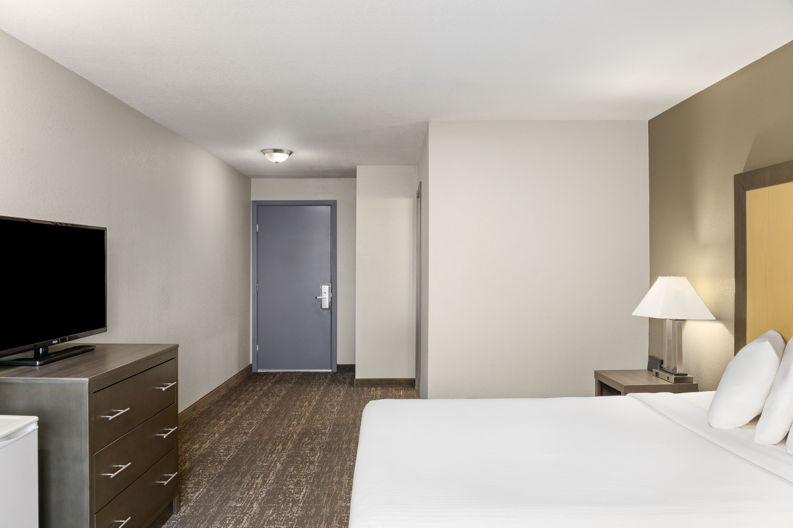 Guest room at the Baymont by Wyndham Moses Lake in Moses Lake, Washington