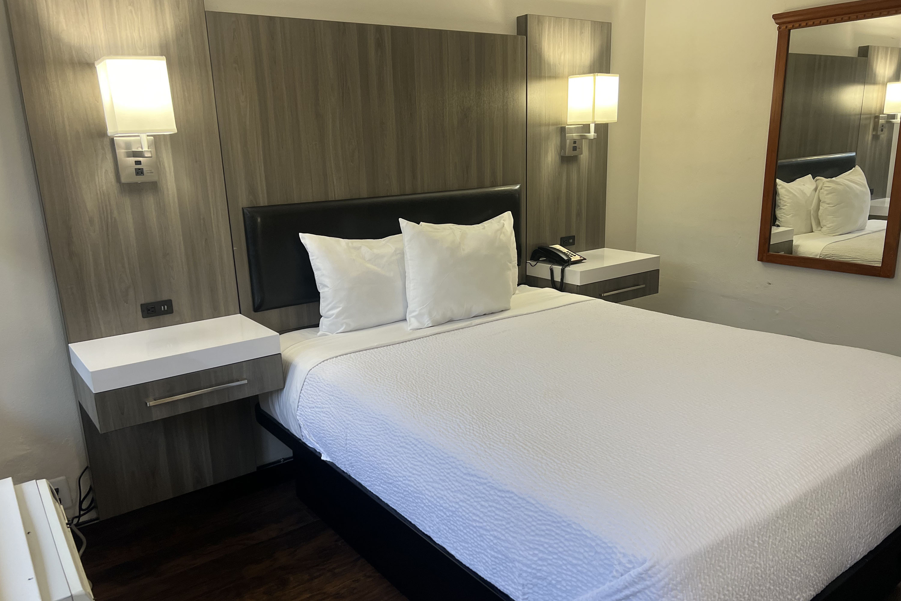 Guest room at the The Dylan, a Baymont by Wyndham in Seattle, Washington