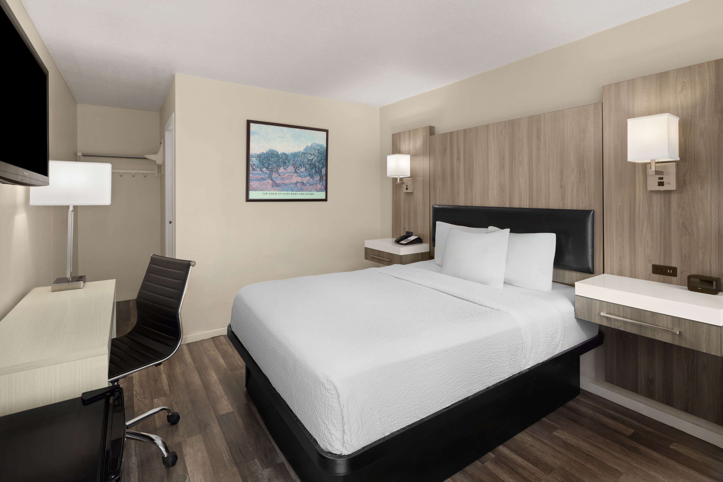 Guest room at the The Dylan, a Baymont by Wyndham in Seattle, Washington