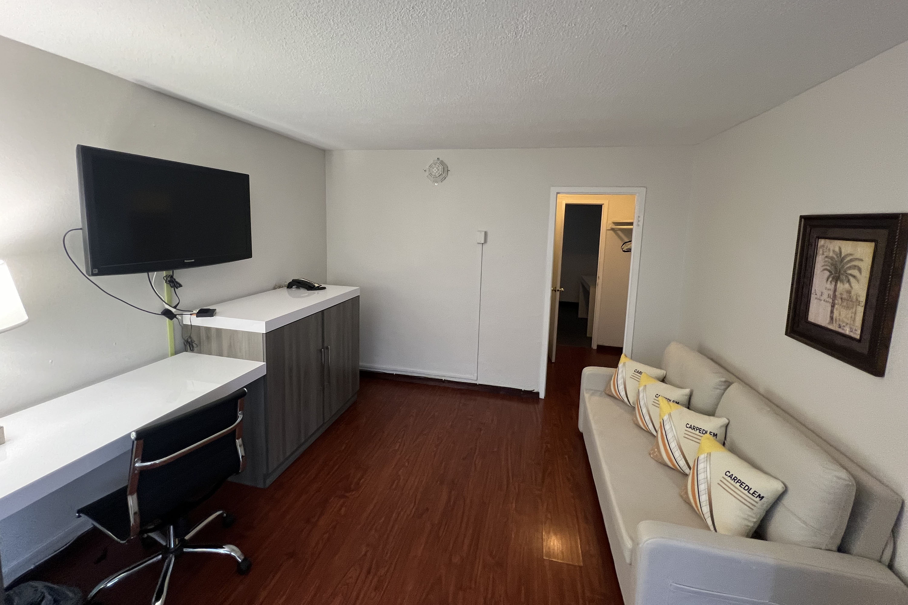 Guest room at the The Dylan, a Baymont by Wyndham in Seattle, Washington