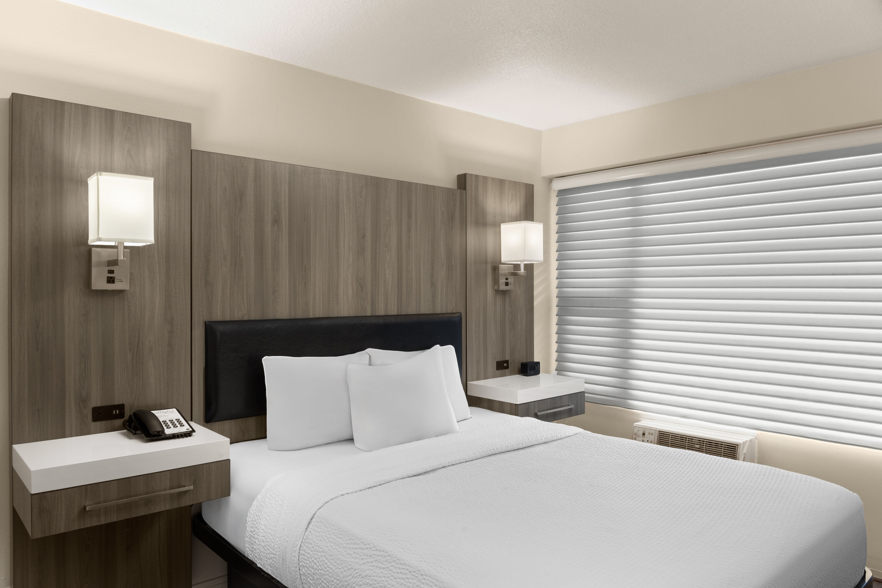 Guest room at the The Dylan, a Baymont by Wyndham in Seattle, Washington