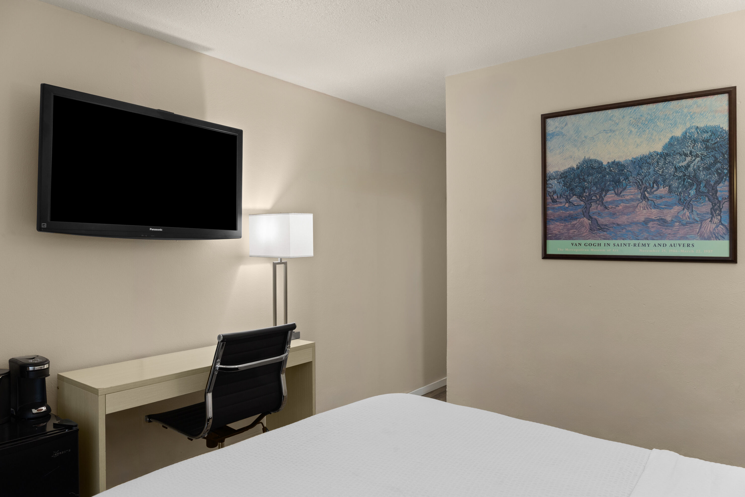 Guest room at the The Dylan, a Baymont by Wyndham in Seattle, Washington
