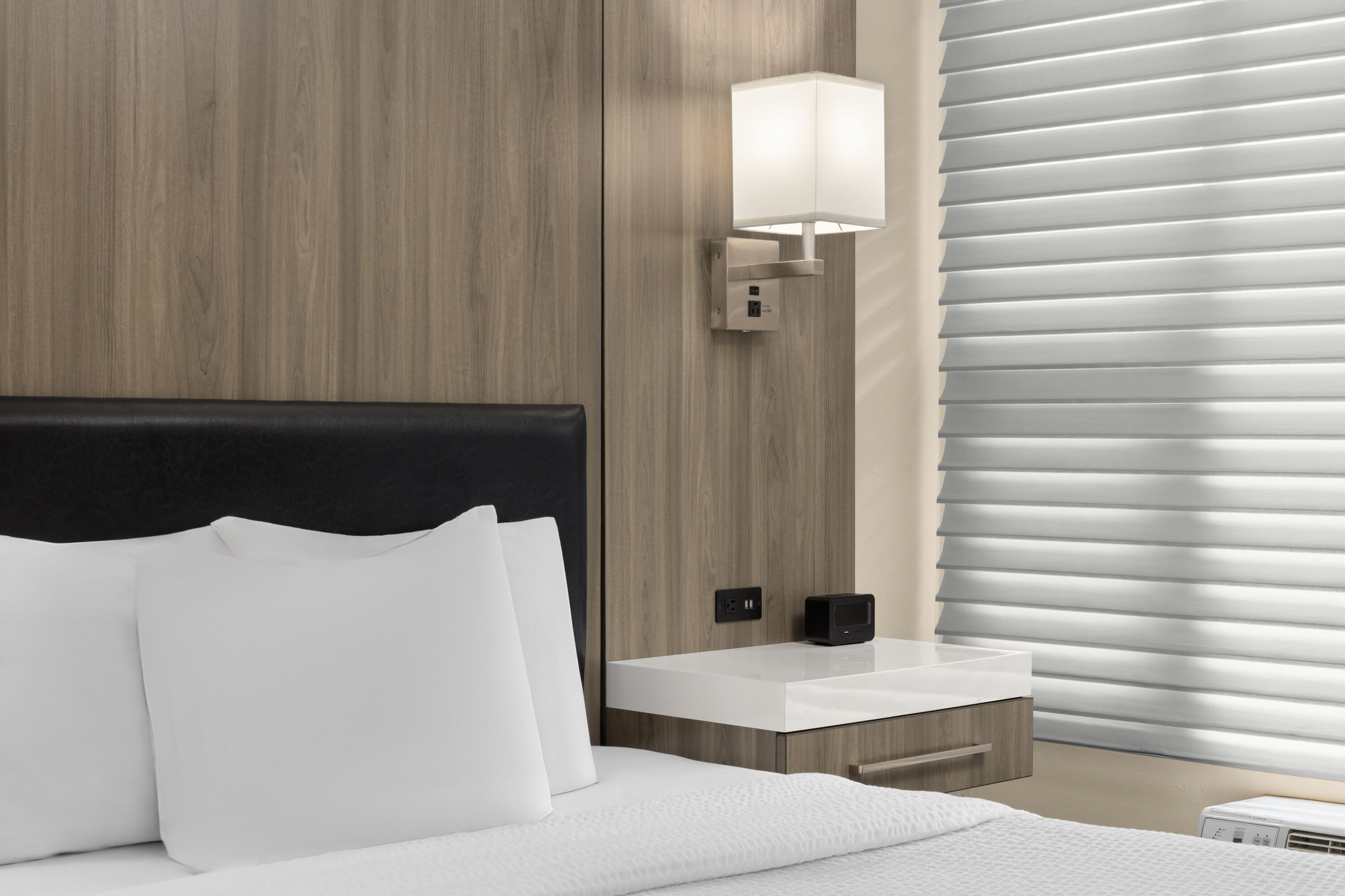 Guest room at the The Dylan, a Baymont by Wyndham in Seattle, Washington