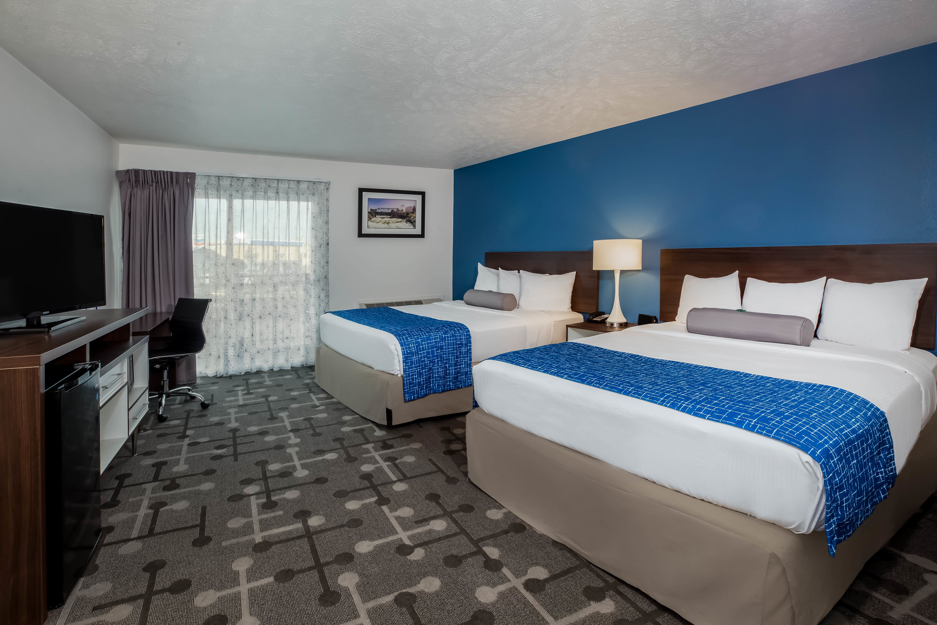 Guest room at the Baymont by Wyndham Spokane in Spokane, Washington