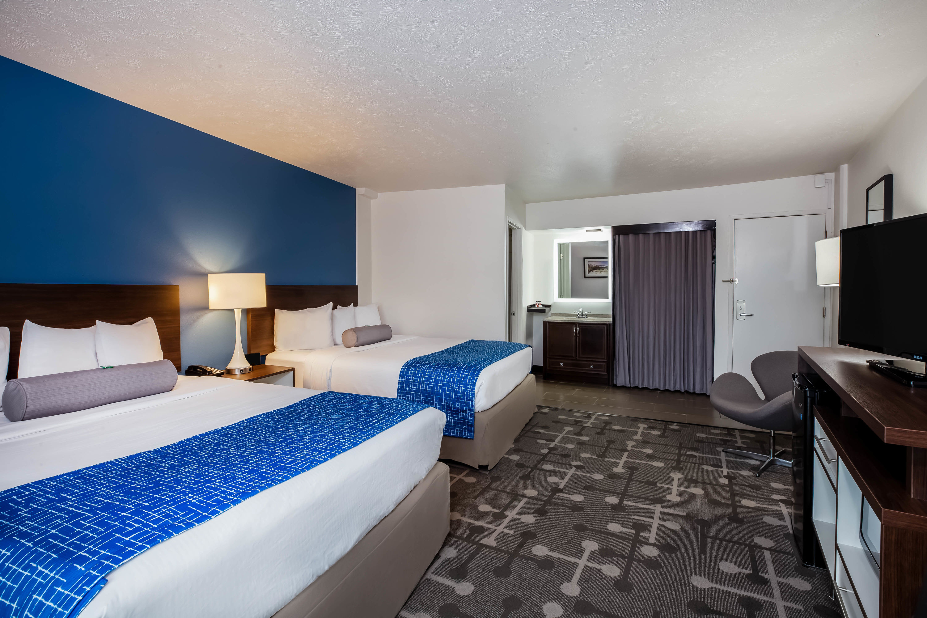 Guest room at the Baymont by Wyndham Spokane in Spokane, Washington
