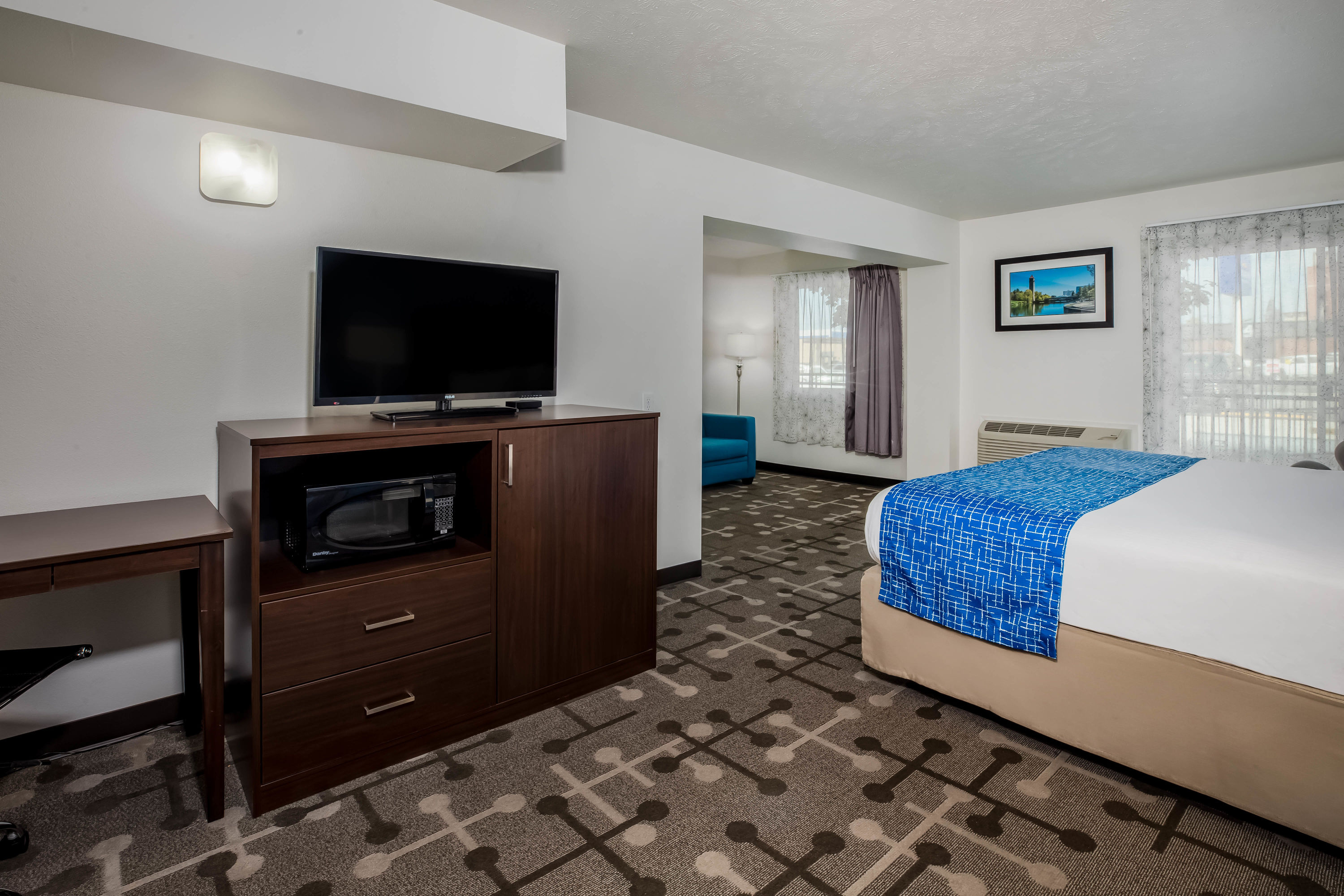 Guest room at the Baymont by Wyndham Spokane in Spokane, Washington
