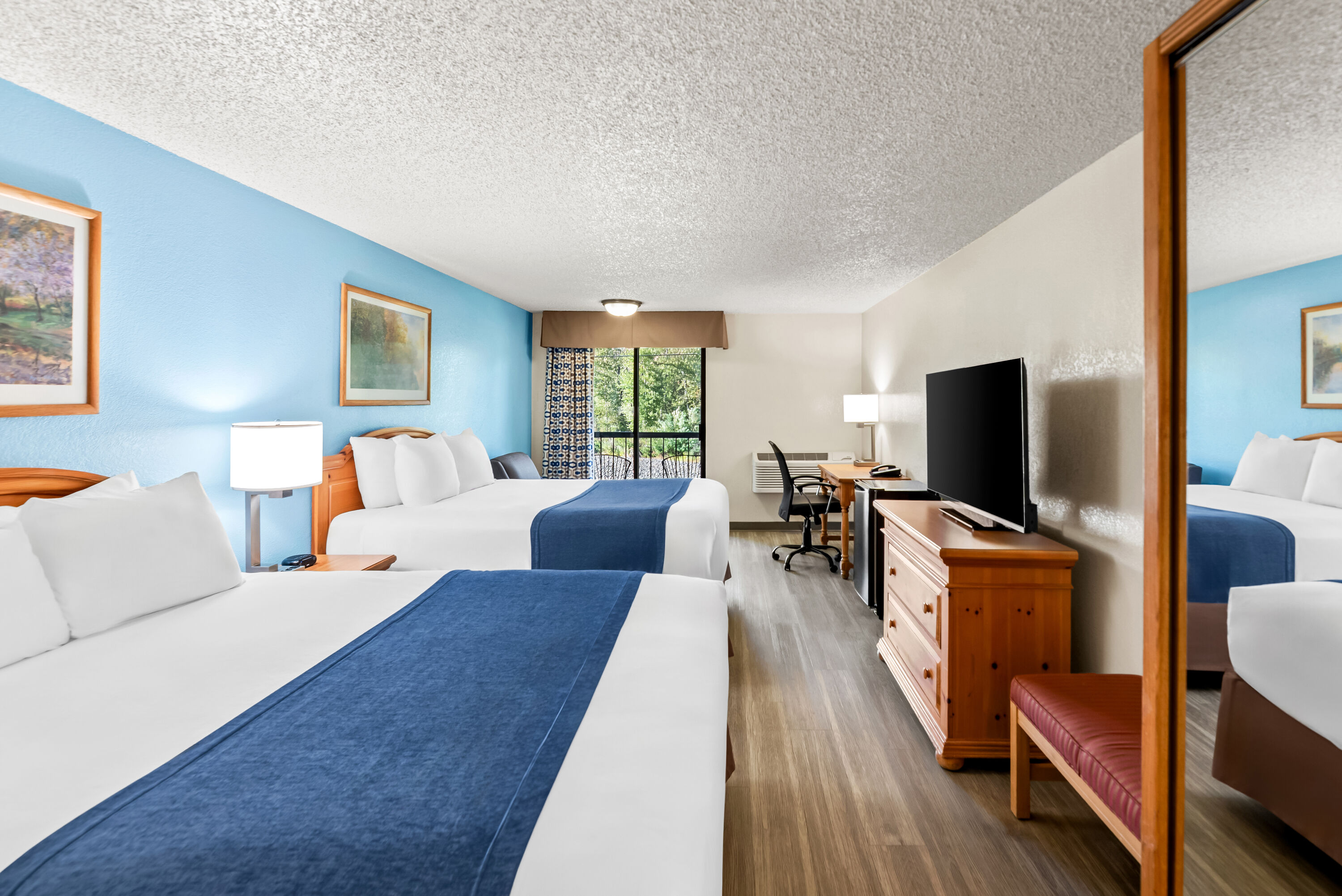 Guest room at the Baymont by Wyndham Yakima Riverfront in Yakima, Washington