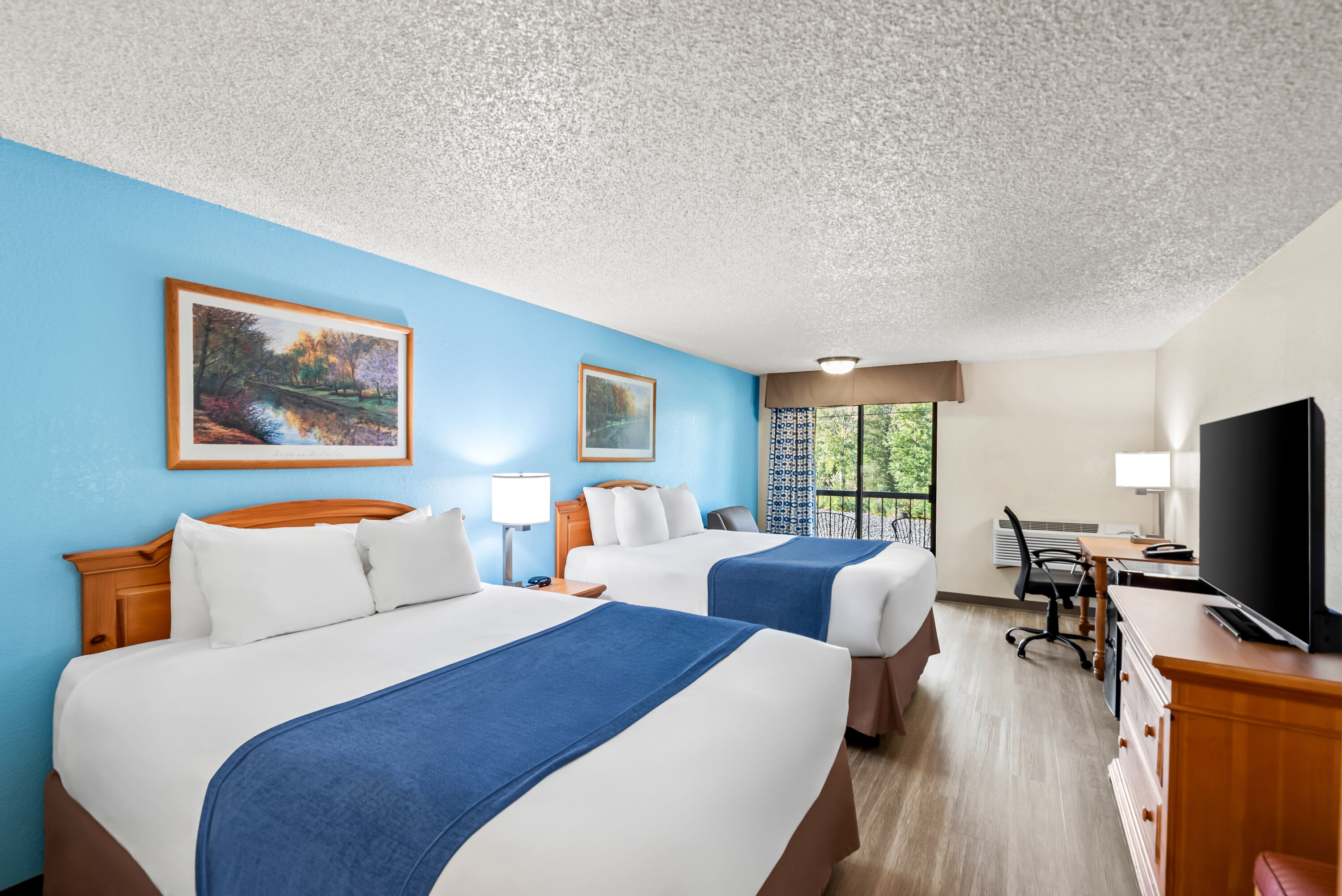 Guest room at the Baymont by Wyndham Yakima Riverfront in Yakima, Washington