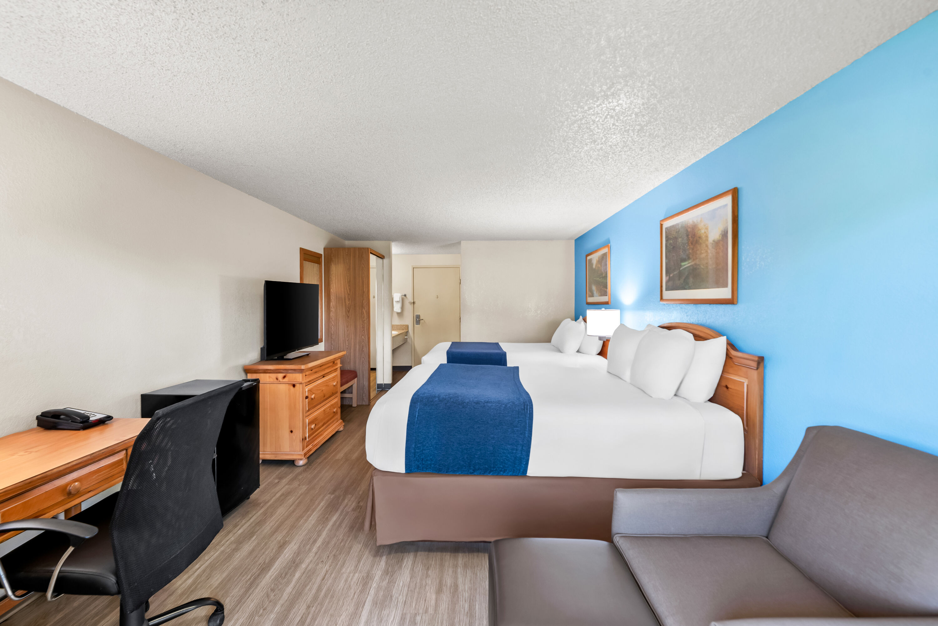 Guest room at the Baymont by Wyndham Yakima Riverfront in Yakima, Washington