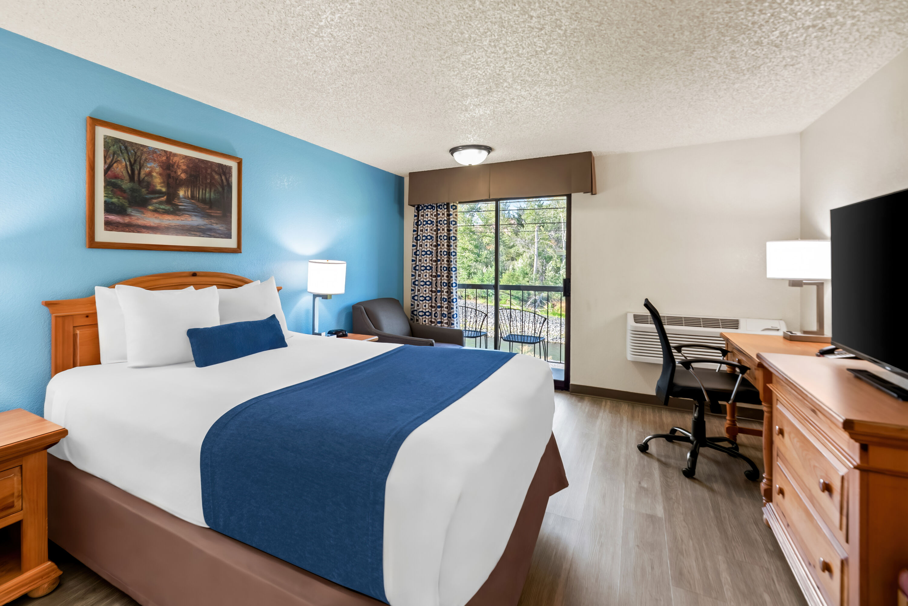 Guest room at the Baymont by Wyndham Yakima Riverfront in Yakima, Washington