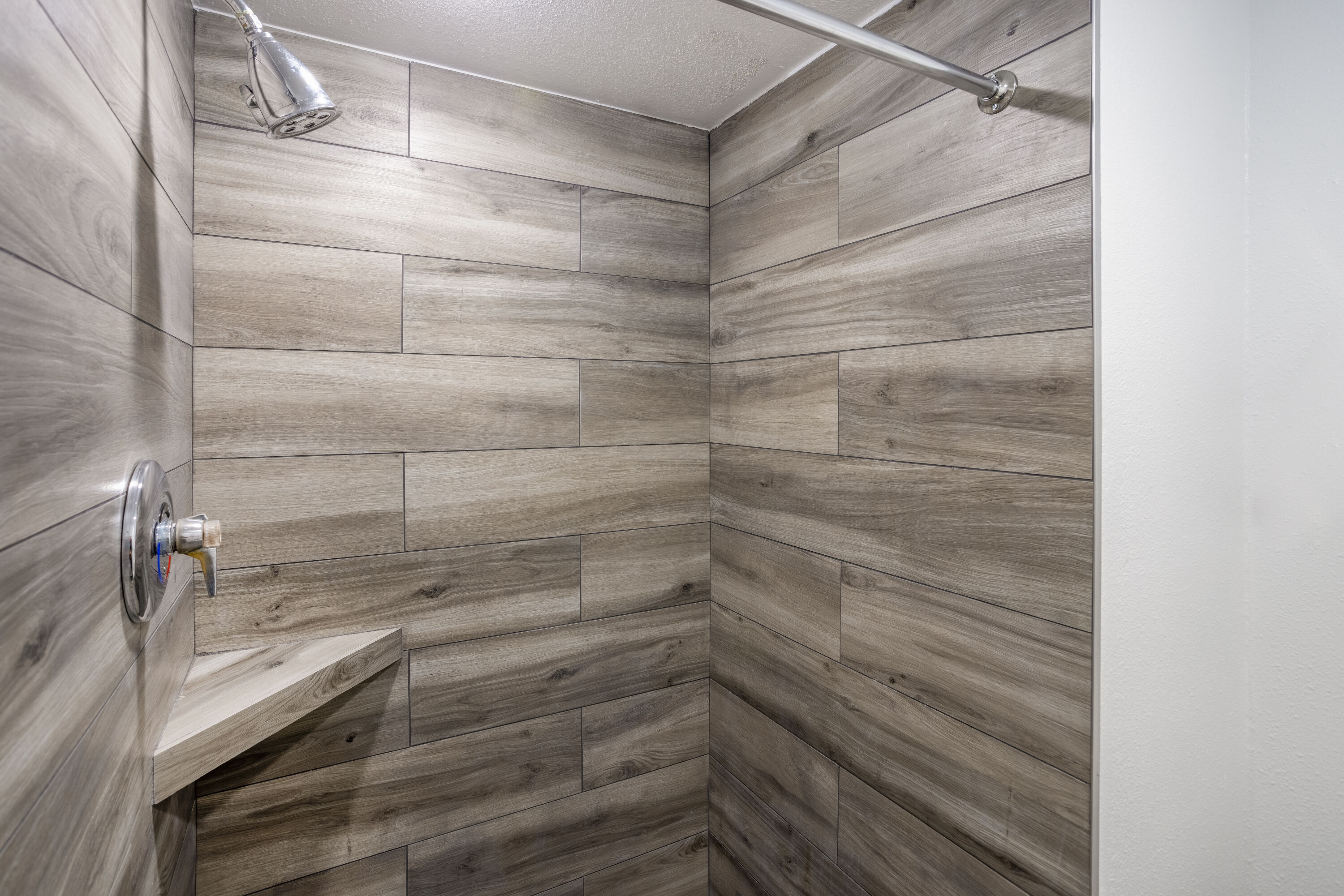 Guest room bath at the Baymont by Wyndham Appleton in Appleton, Wisconsin