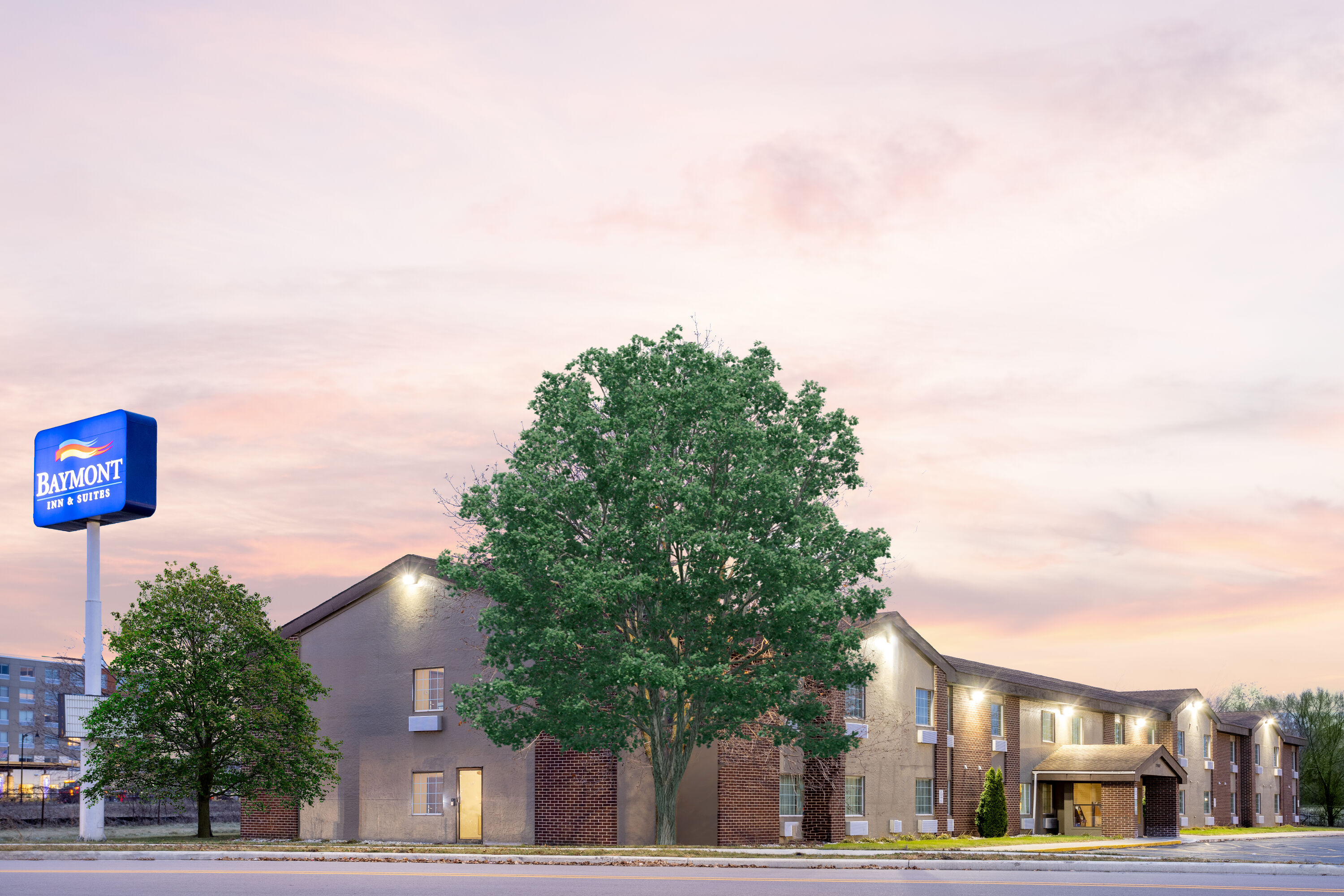 Exterior Dusk Image of Baymont by Wyndham Beloit hotel in Beloit, Wisconsin