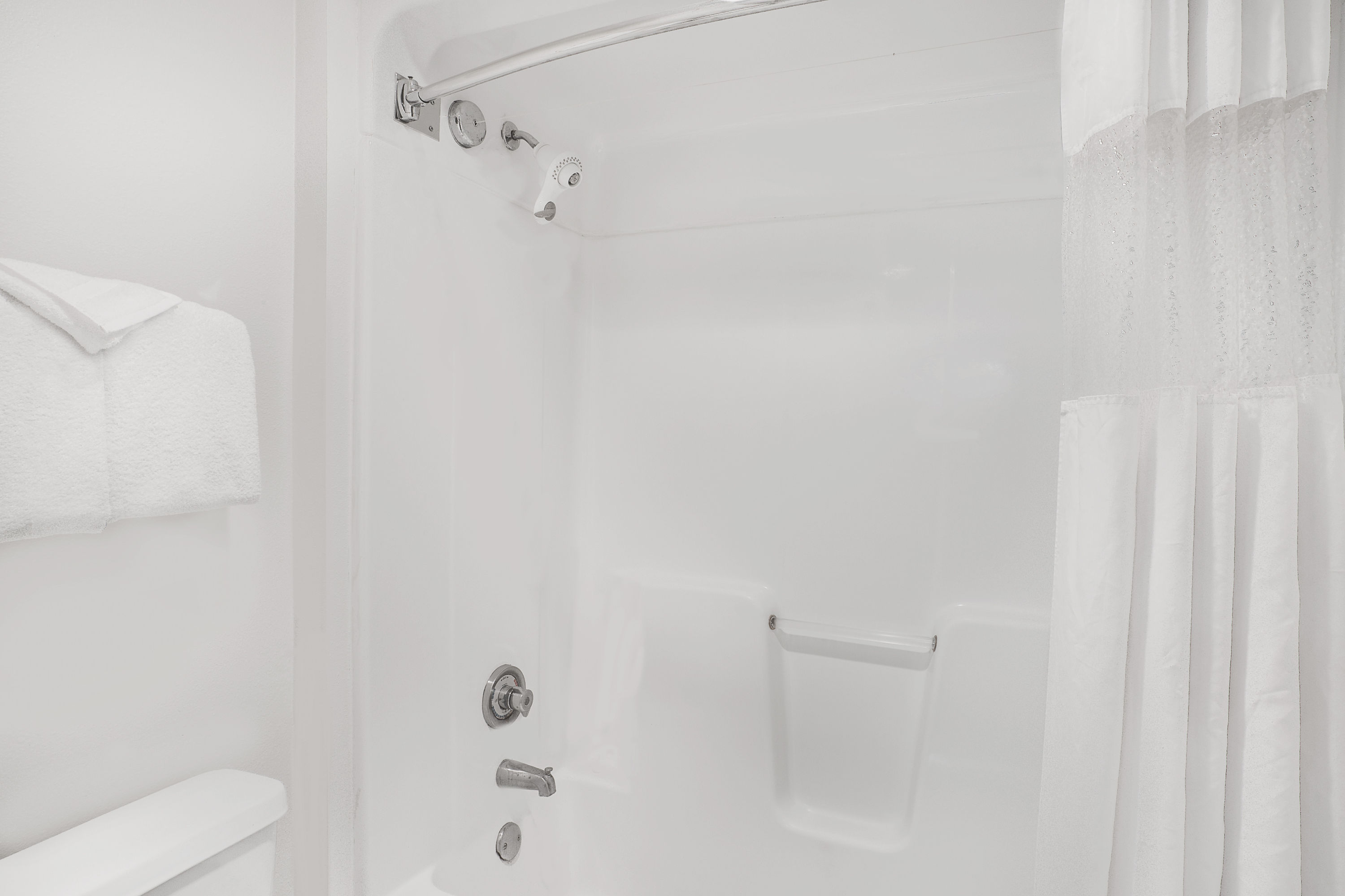 Guest room bath at the Baymont by Wyndham Janesville in Janesville, Wisconsin