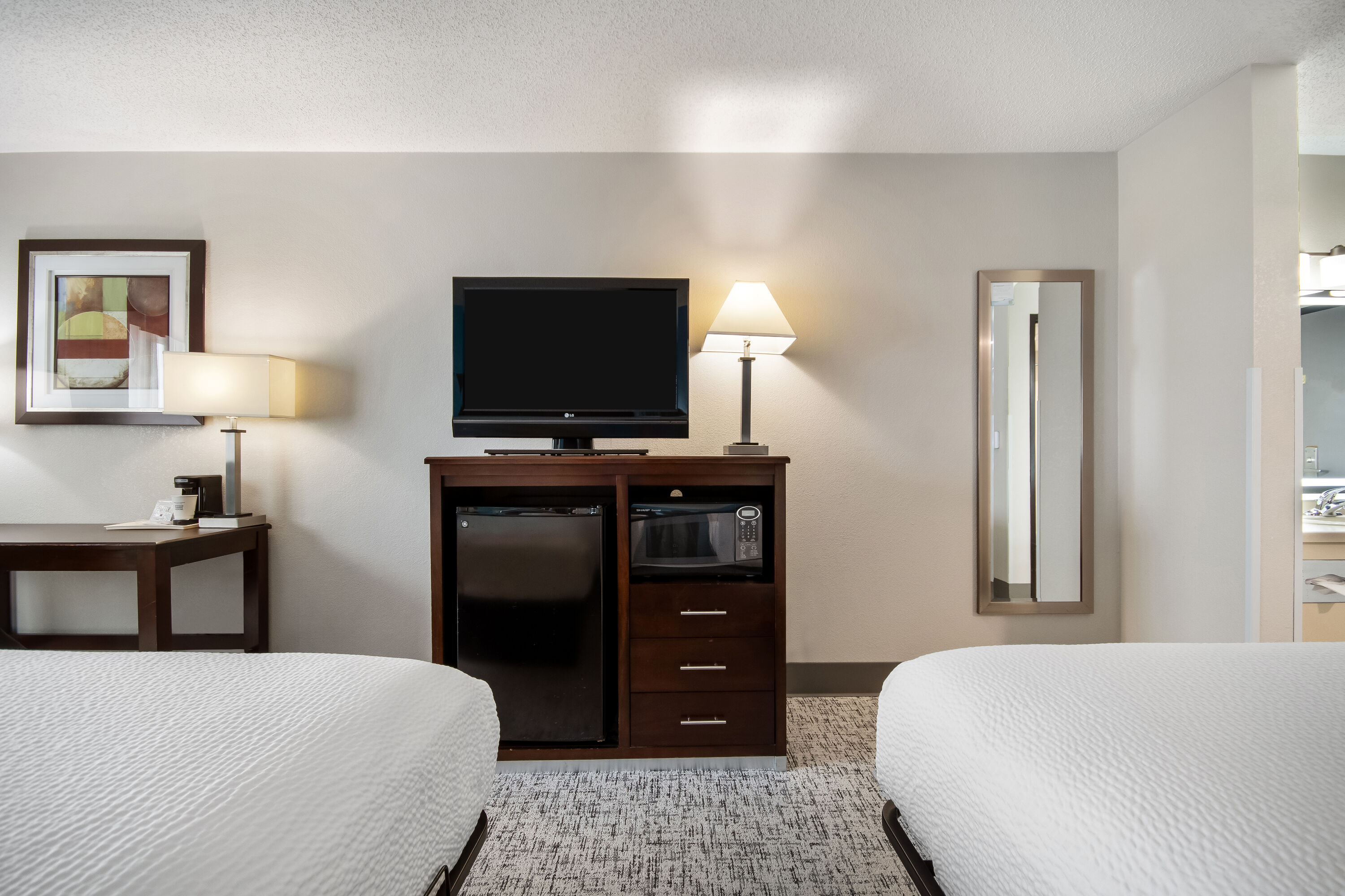 Double bed guest room at the Baymont by Wyndham Marinette in Marinette, Wisconsin