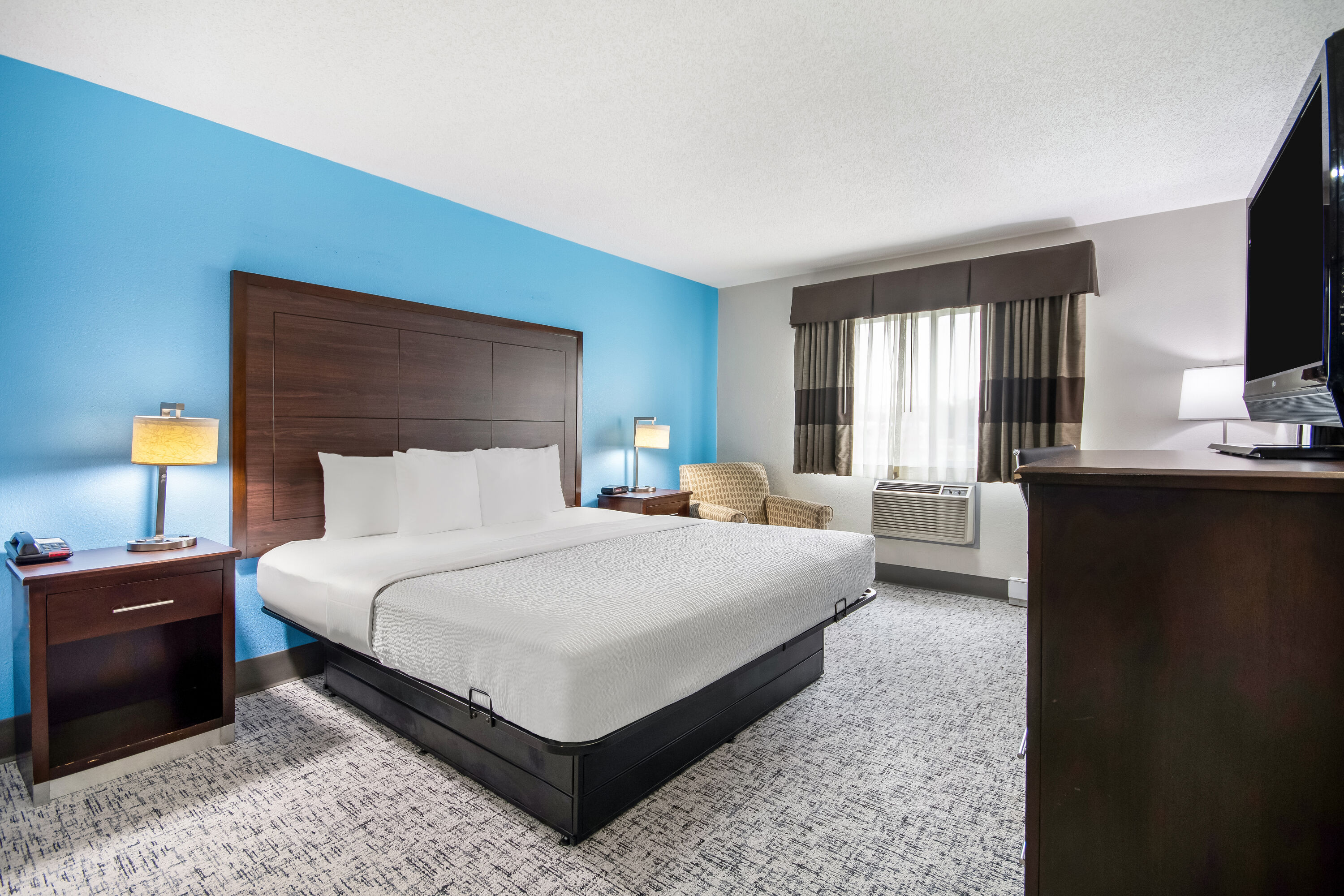 King bed guest room at the Baymont by Wyndham Marinette in Marinette, Wisconsin