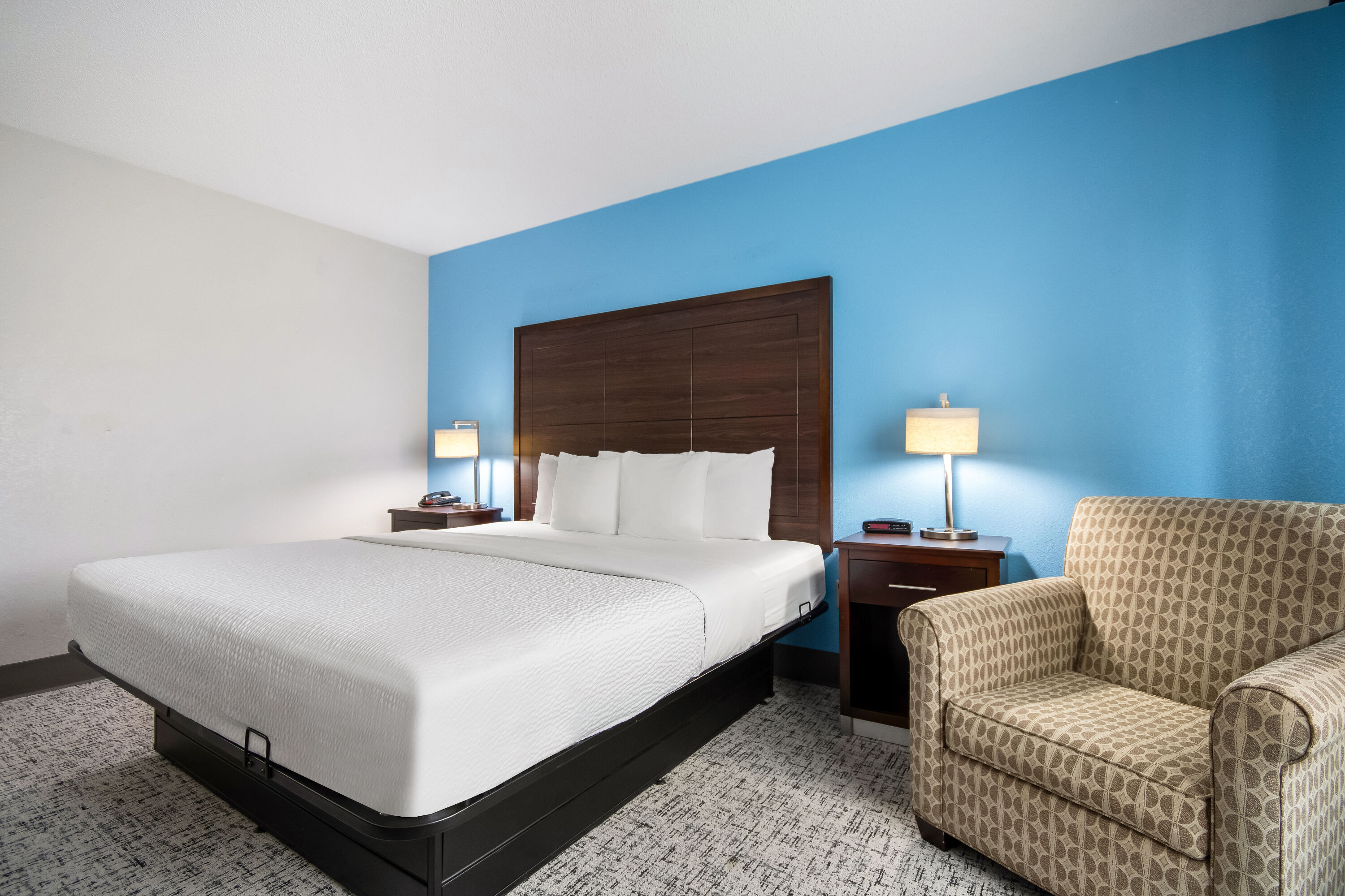 King bed guest room at the Baymont by Wyndham Marinette in Marinette, Wisconsin