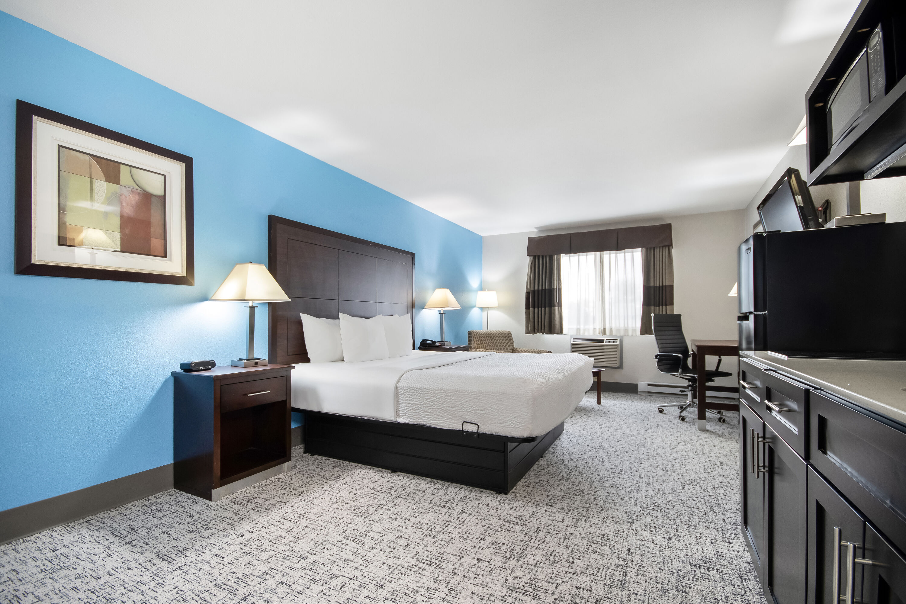 King bed guest room at the Baymont by Wyndham Marinette in Marinette, Wisconsin