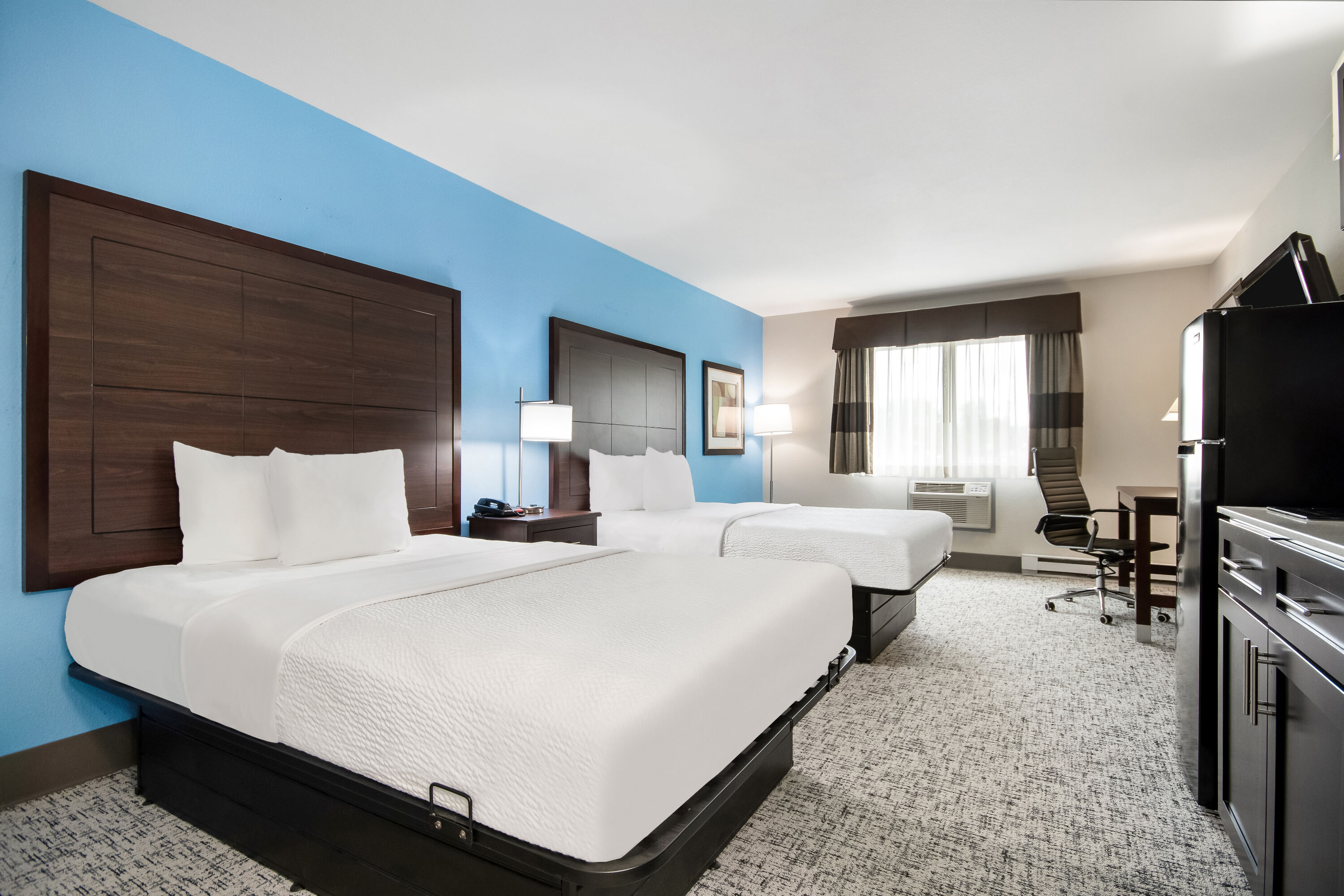 King bed guest room at the Baymont by Wyndham Marinette in Marinette, Wisconsin