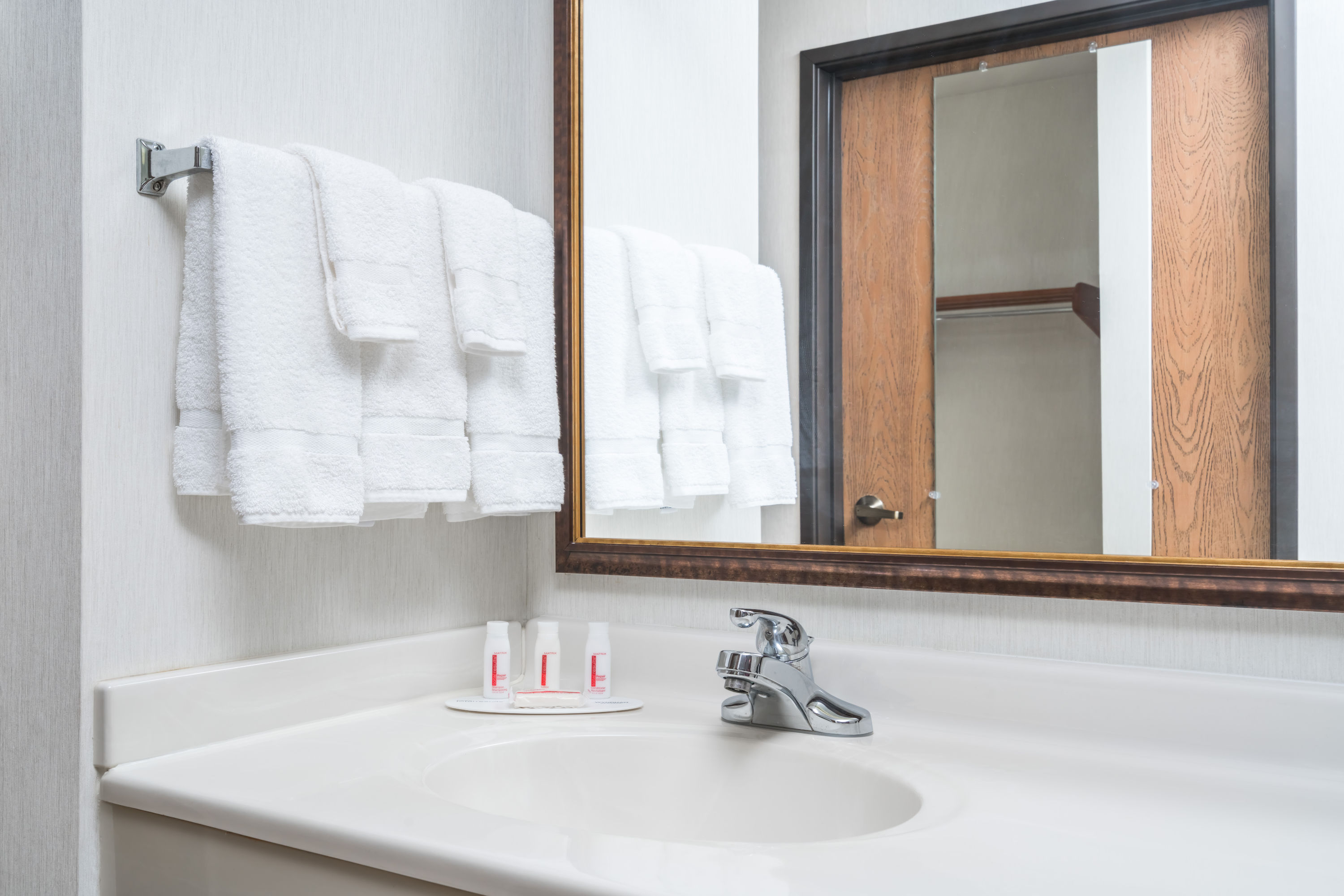 Guest room bath at the Baymont by Wyndham Marshfield in Marshfield, Wisconsin
