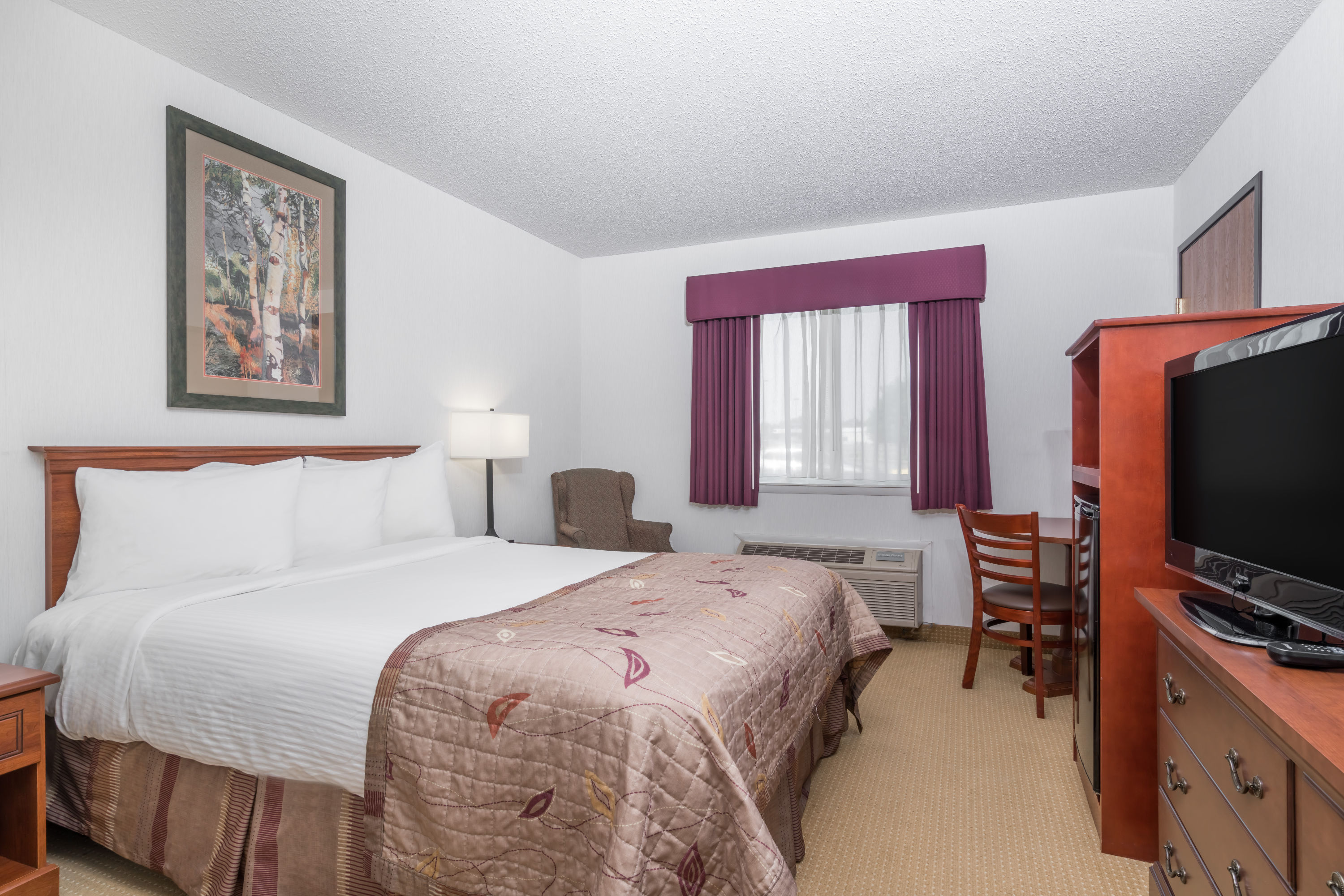 Guest room at the Baymont by Wyndham Marshfield in Marshfield, Wisconsin